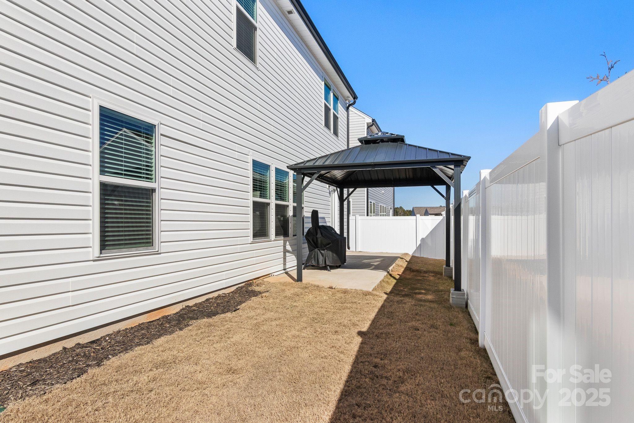 838 Foxglove Lane — York