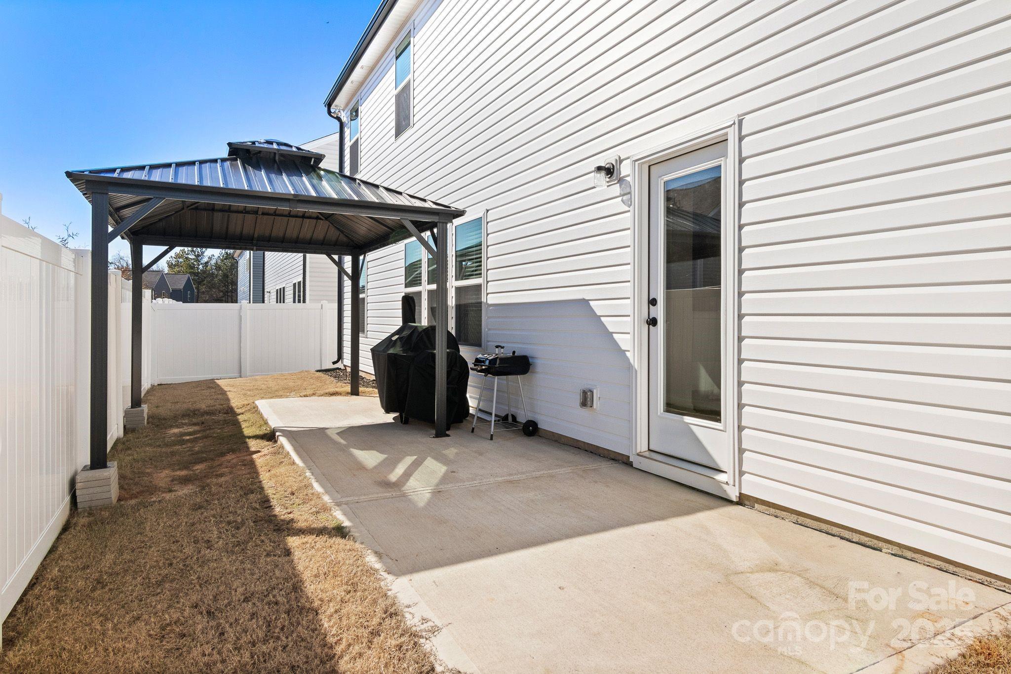 838 Foxglove Lane — York