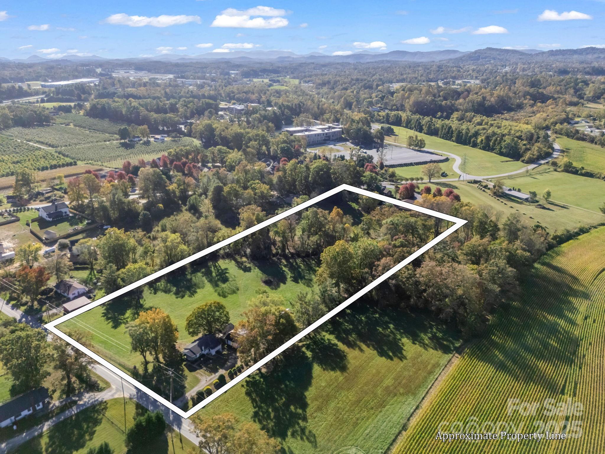 628 New Hope Road — Flat Rock