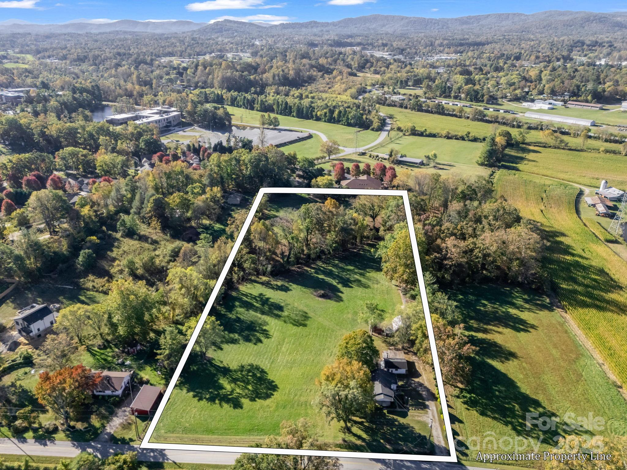 628 New Hope Road — Flat Rock