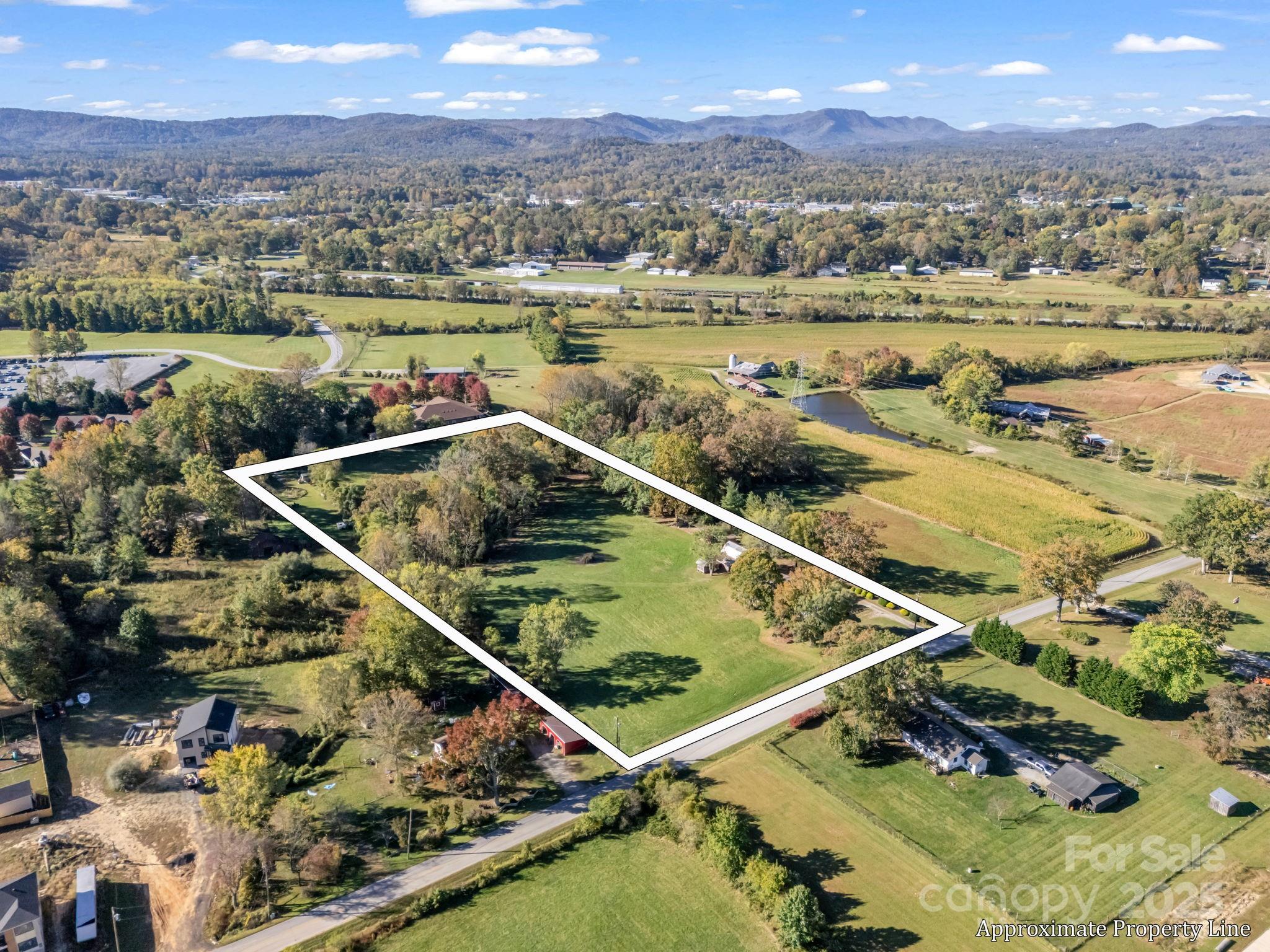 628 New Hope Road — Flat Rock