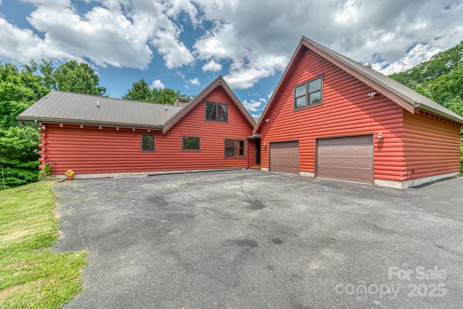 5023 Elk Park Highway — Elk Park