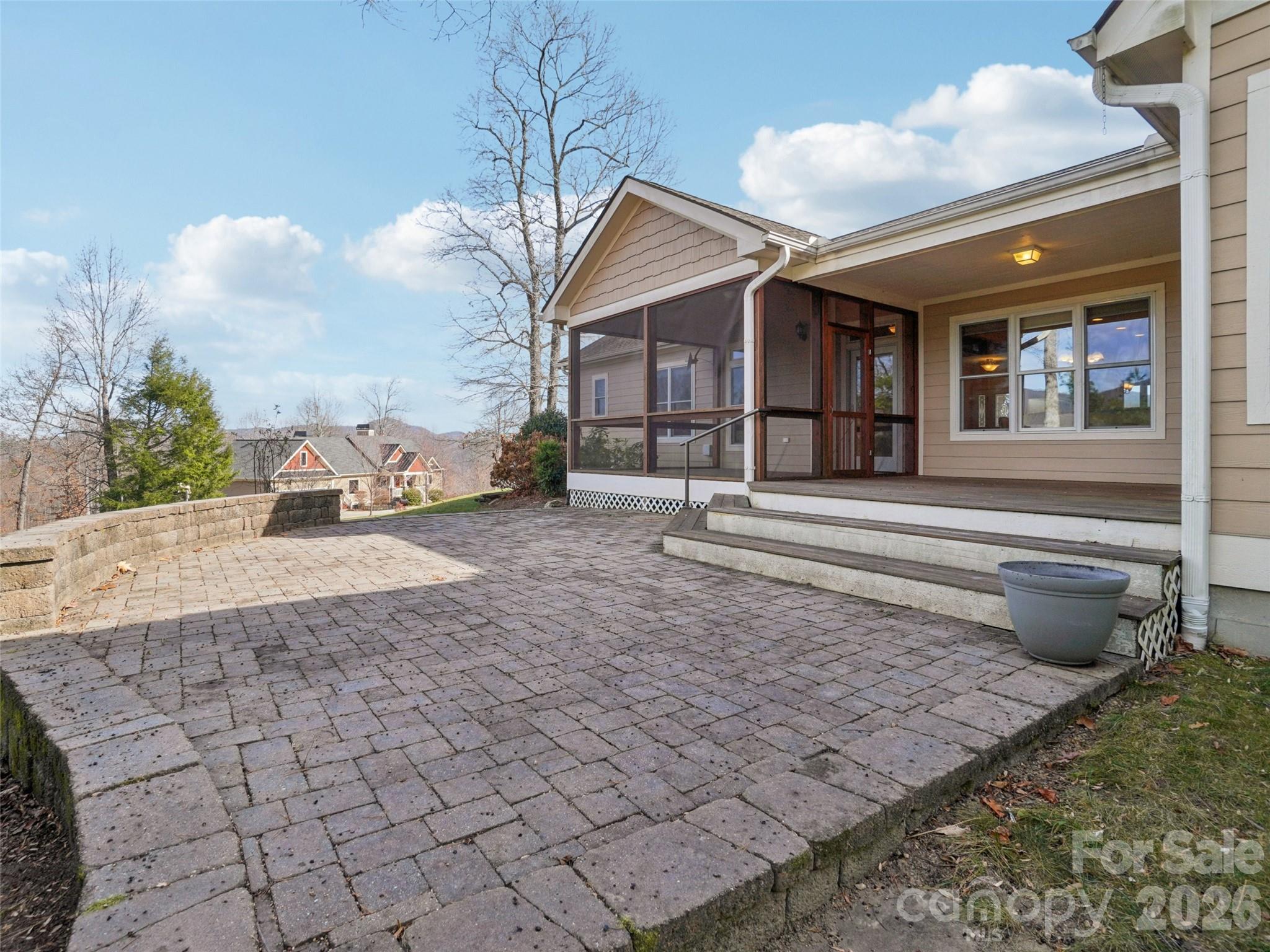 959 Silverglen Way — Hendersonville