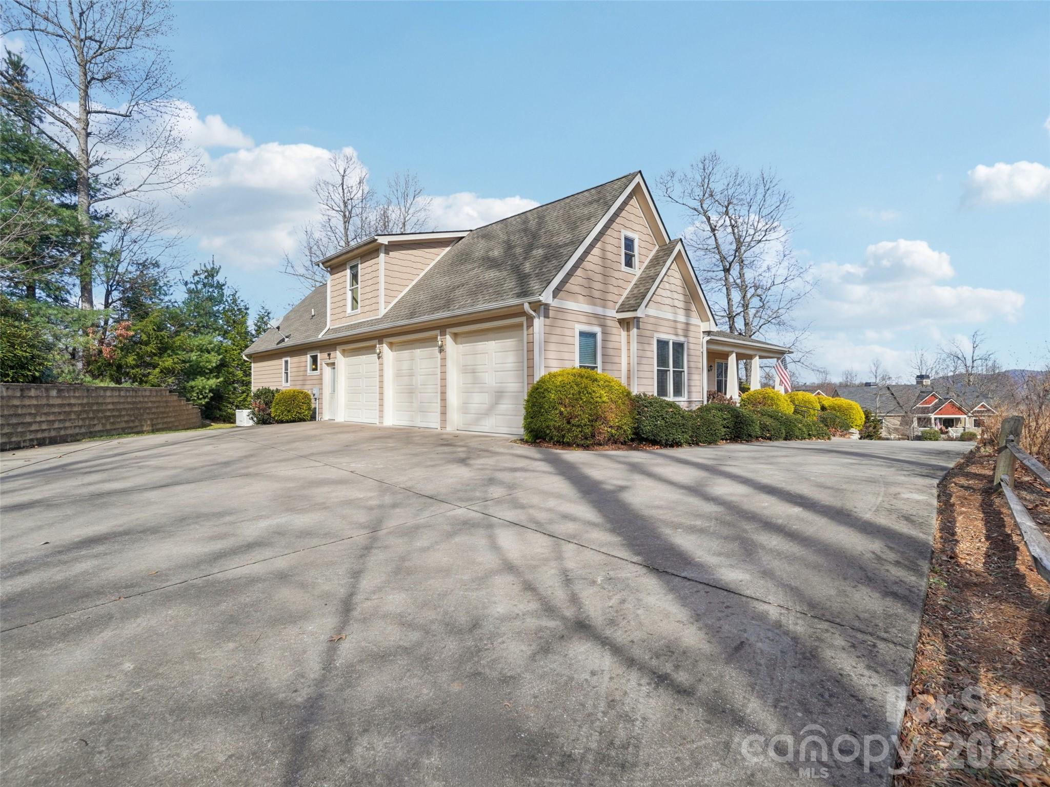 959 Silverglen Way — Hendersonville