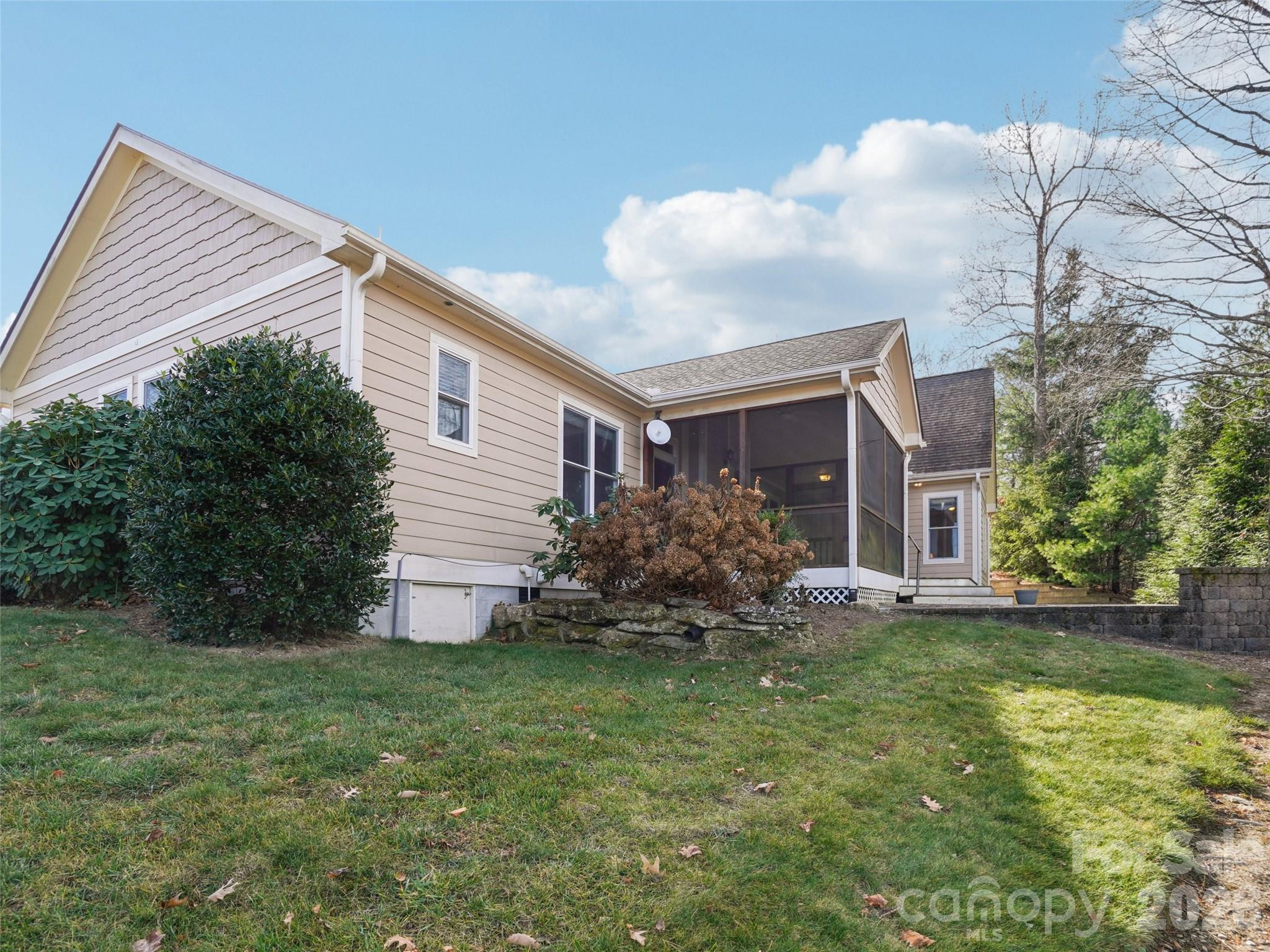 959 Silverglen Way — Hendersonville
