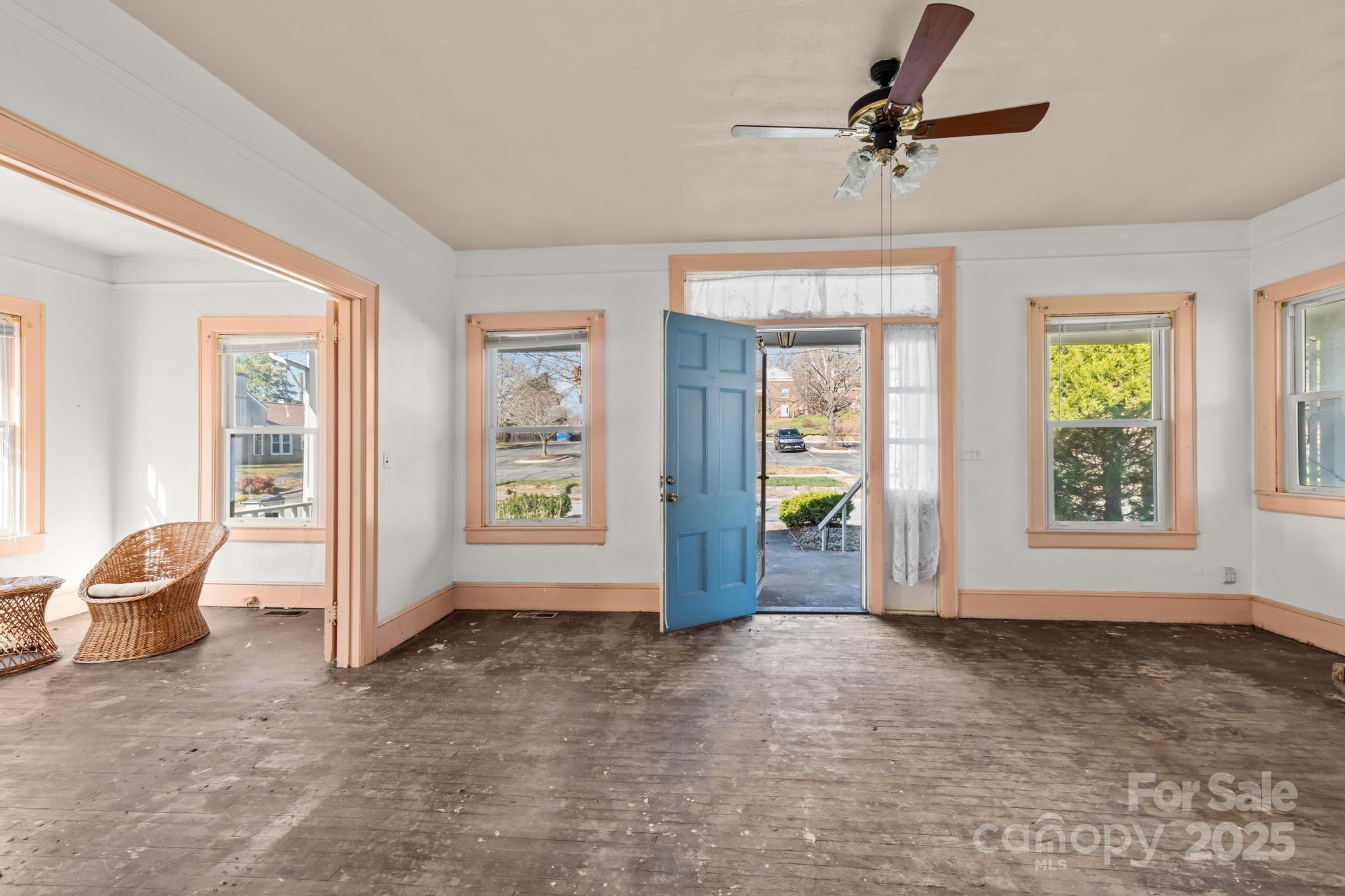 1011 Ashe Avenue NW — Lenoir