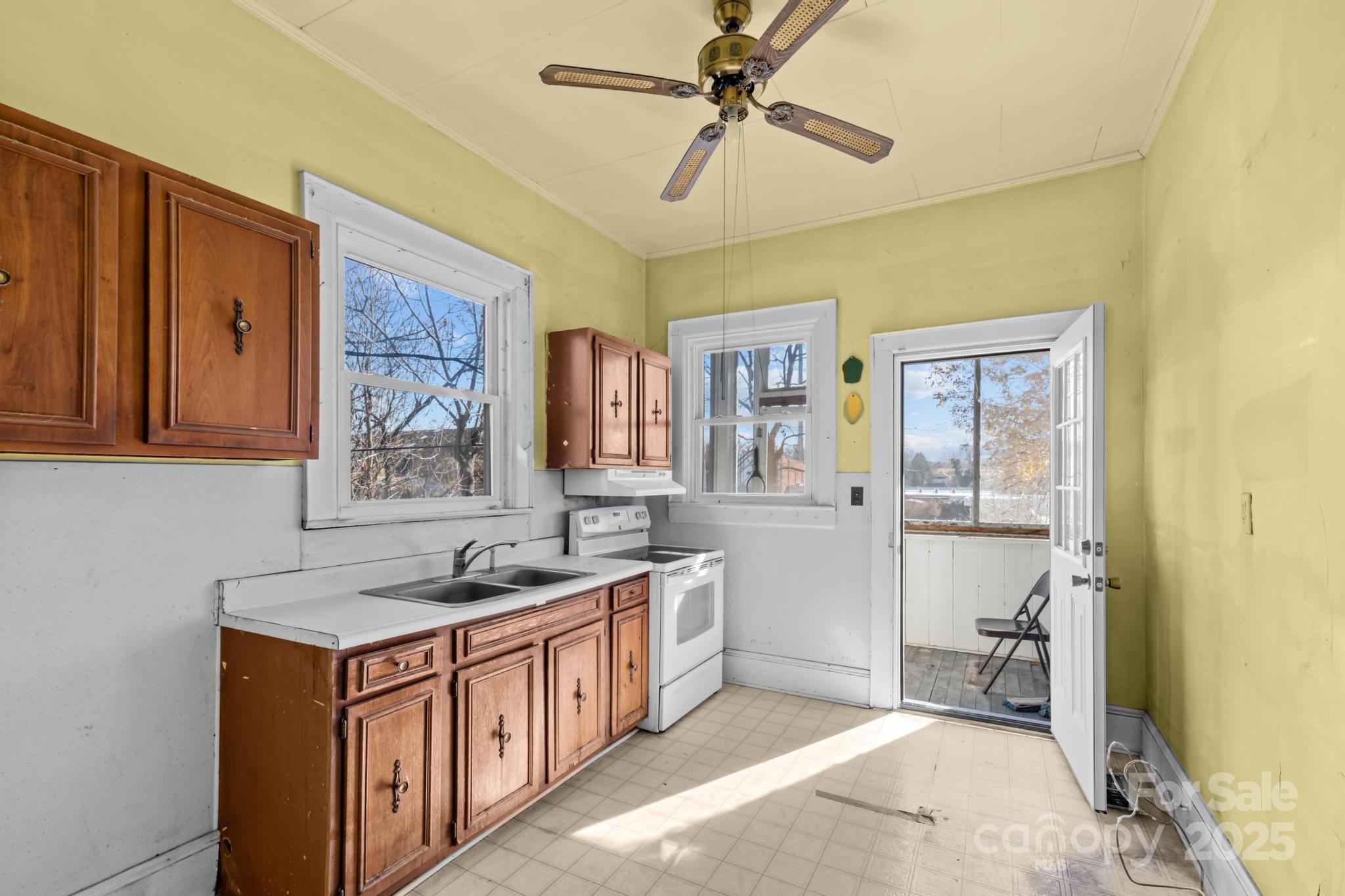 1011 Ashe Avenue NW — Lenoir