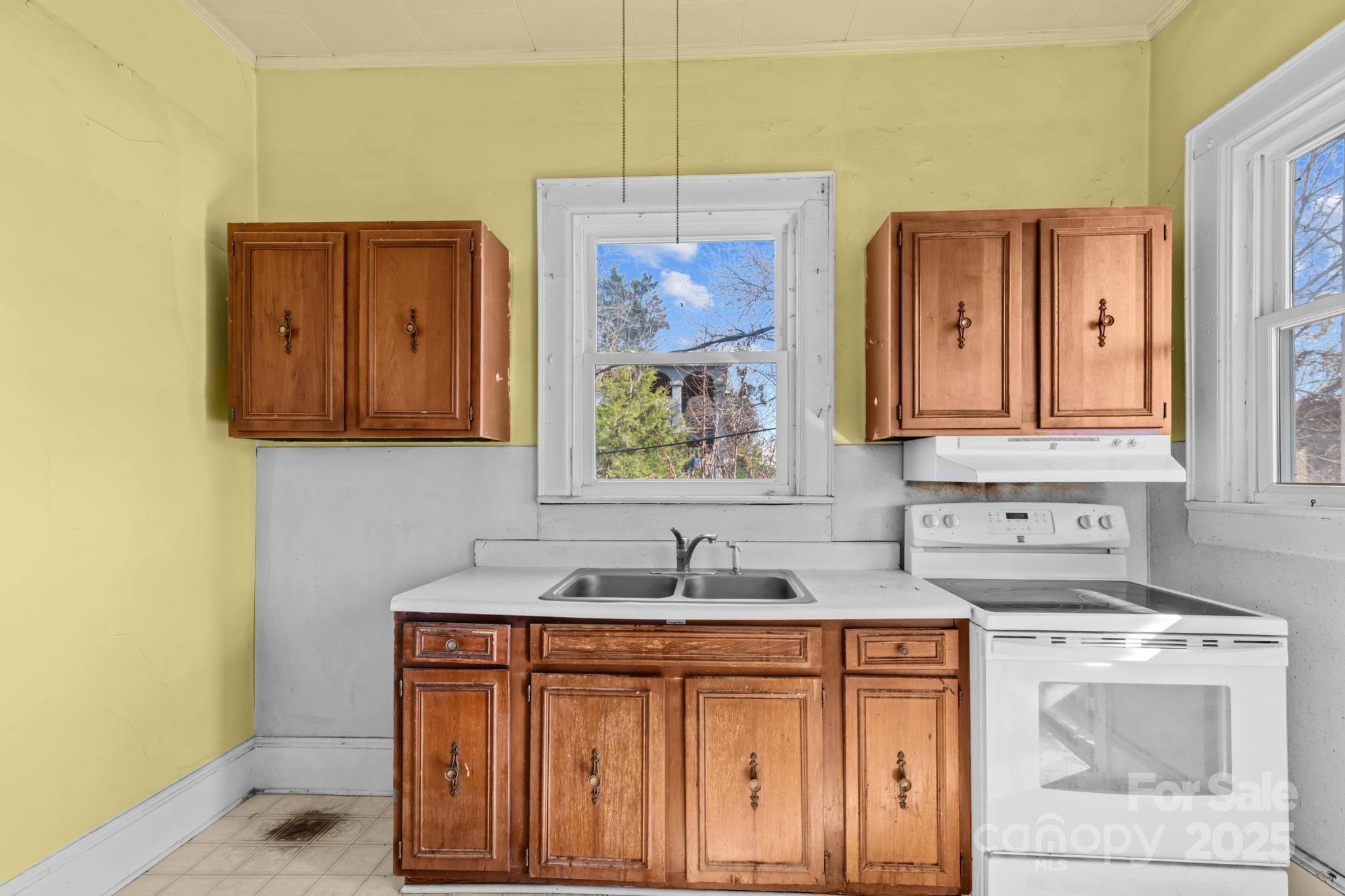 1011 Ashe Avenue NW — Lenoir