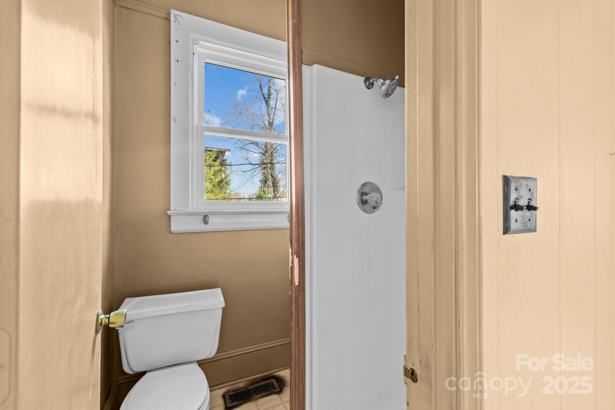 1011 Ashe Avenue NW — Lenoir