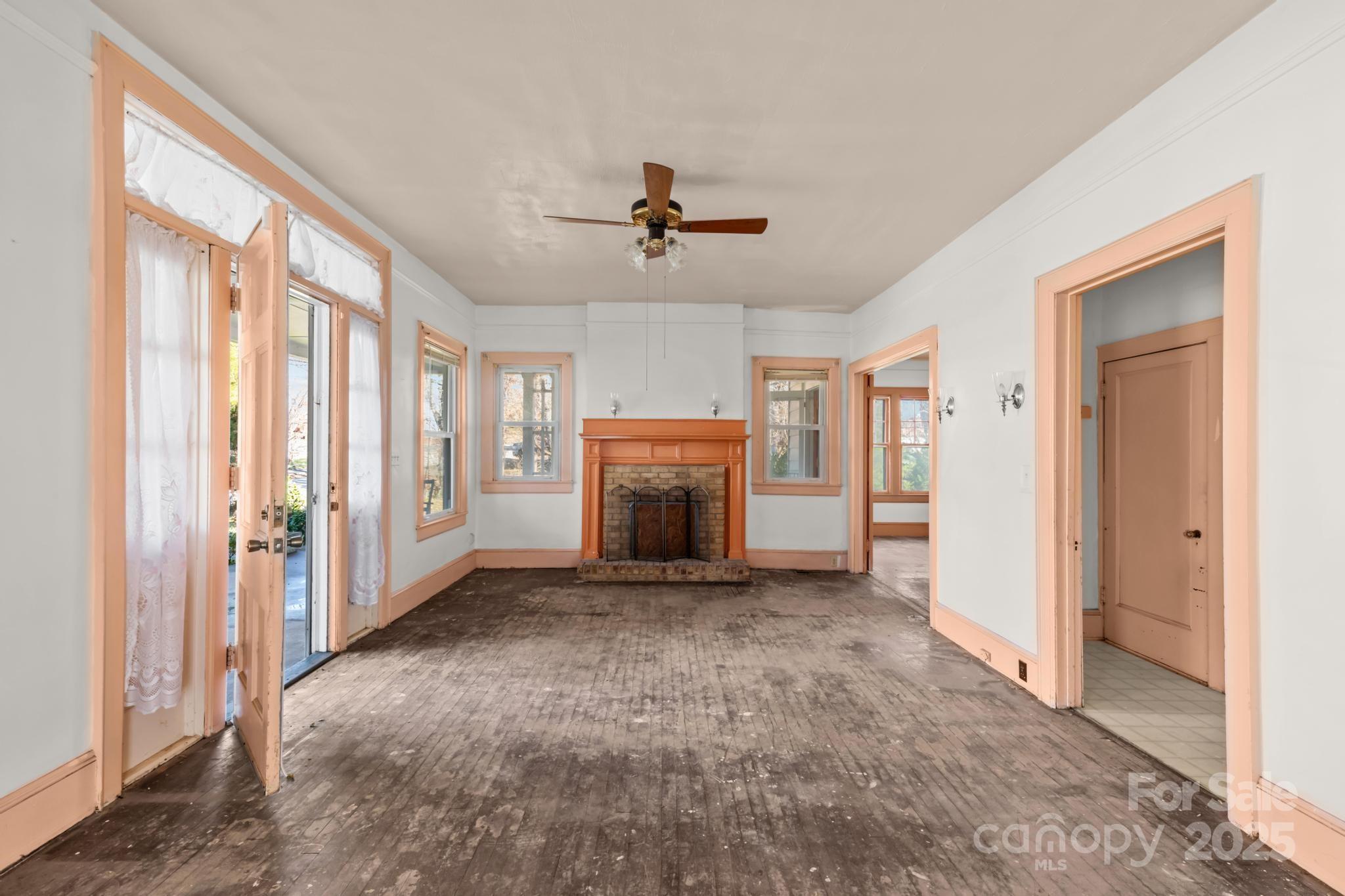 1011 Ashe Avenue NW — Lenoir