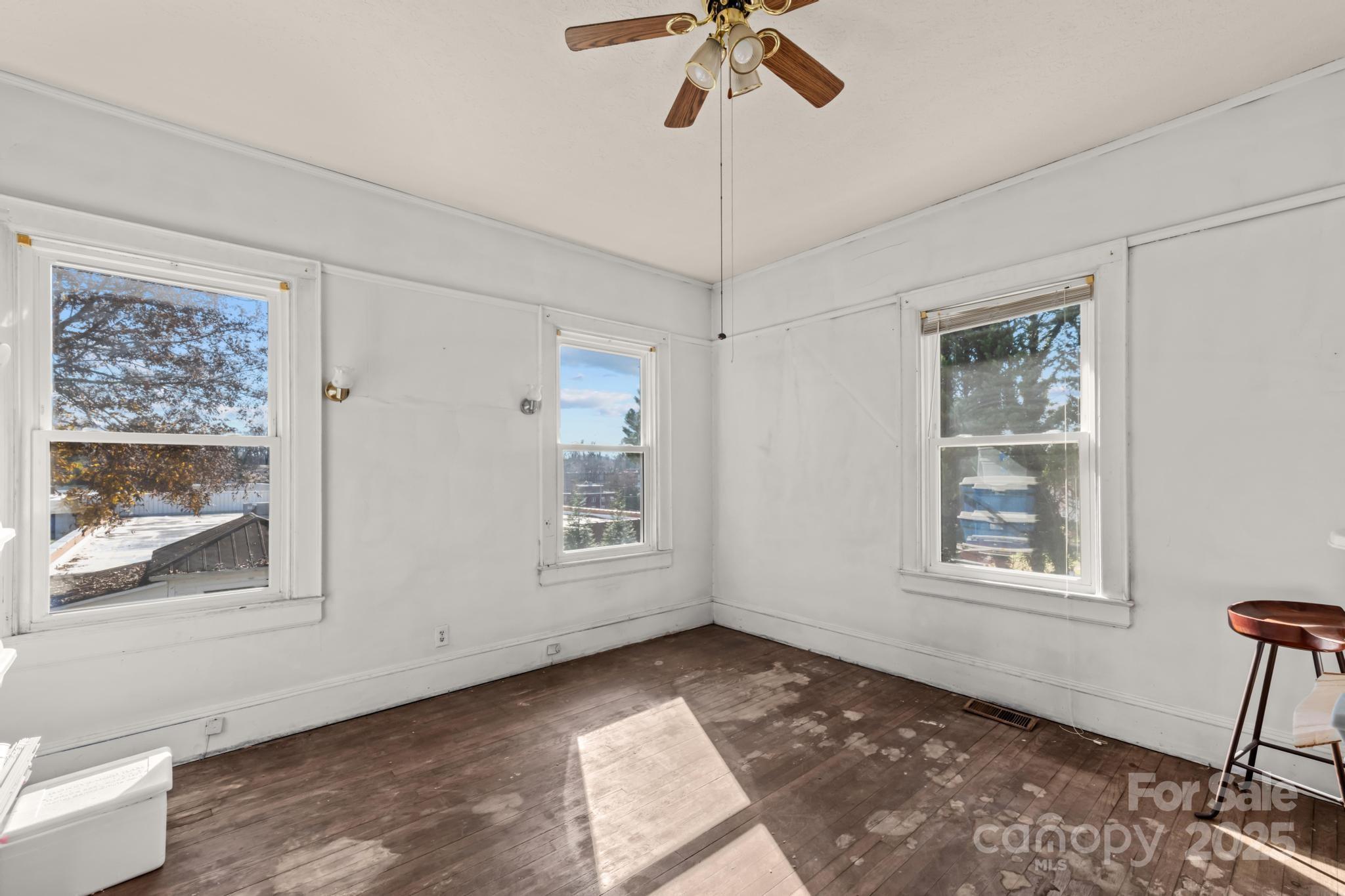 1011 Ashe Avenue NW — Lenoir