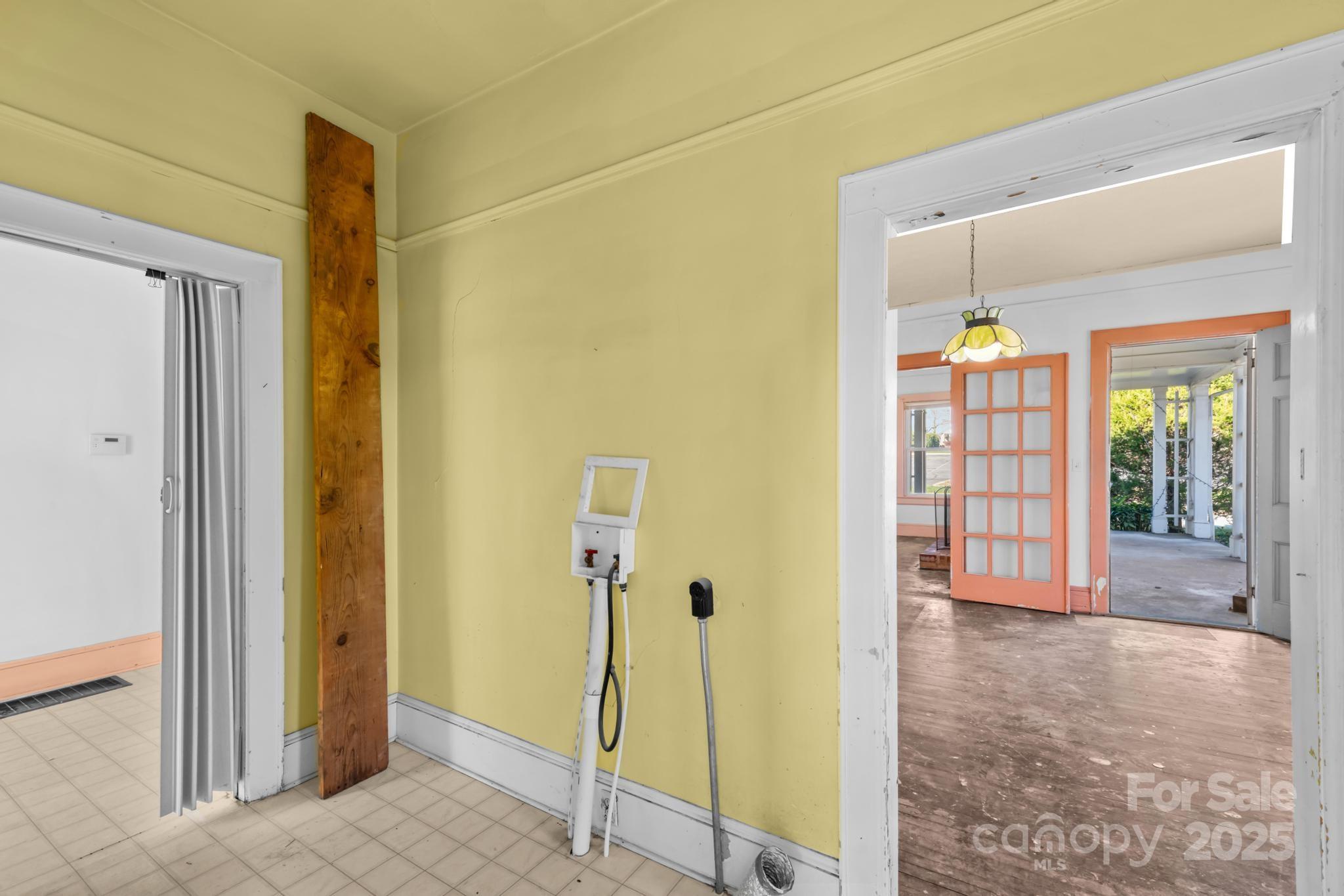 1011 Ashe Avenue NW — Lenoir