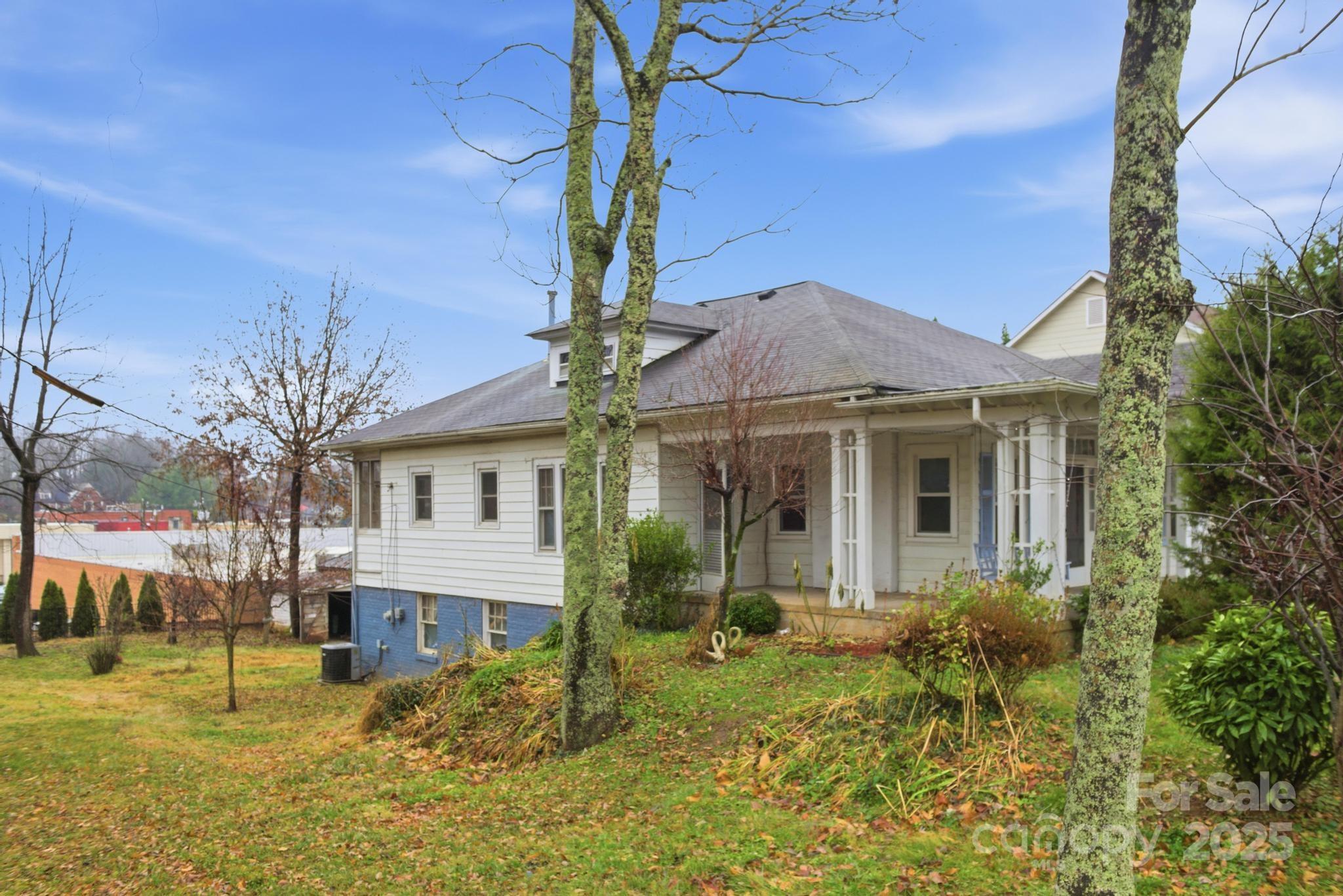 1011 Ashe Avenue NW — Lenoir