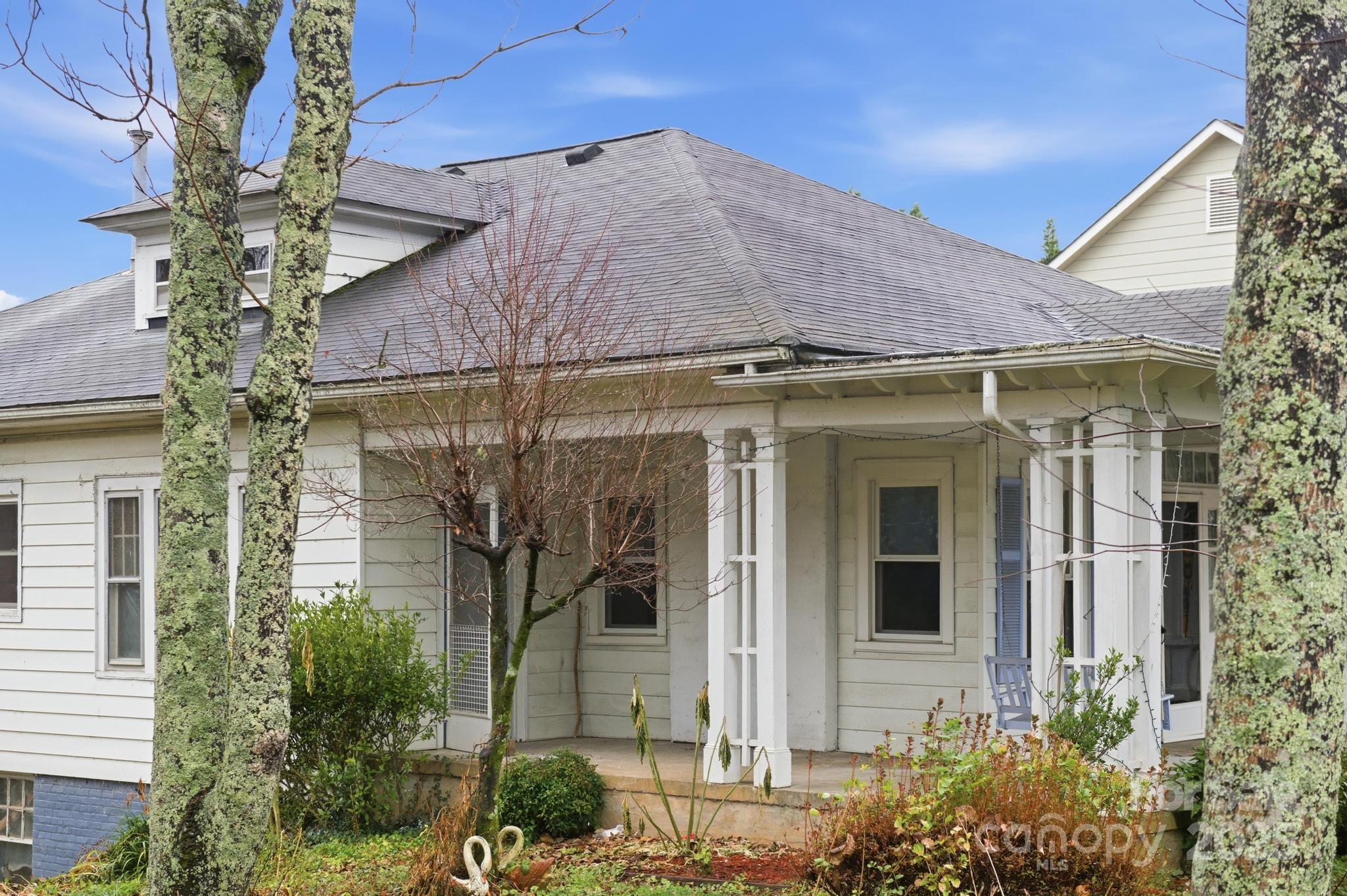 1011 Ashe Avenue NW — Lenoir