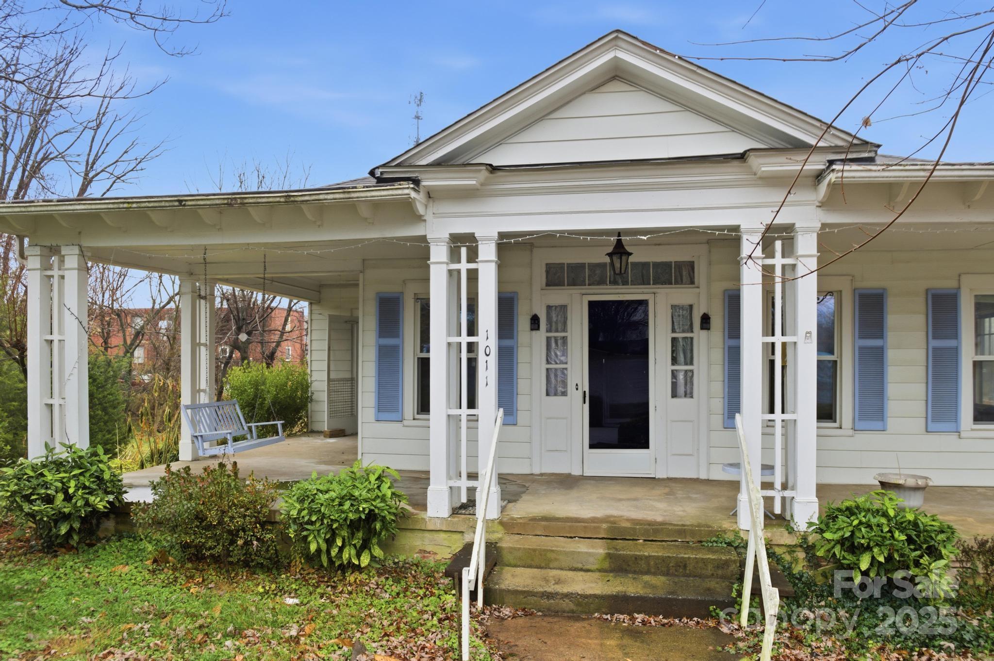 1011 Ashe Avenue NW — Lenoir