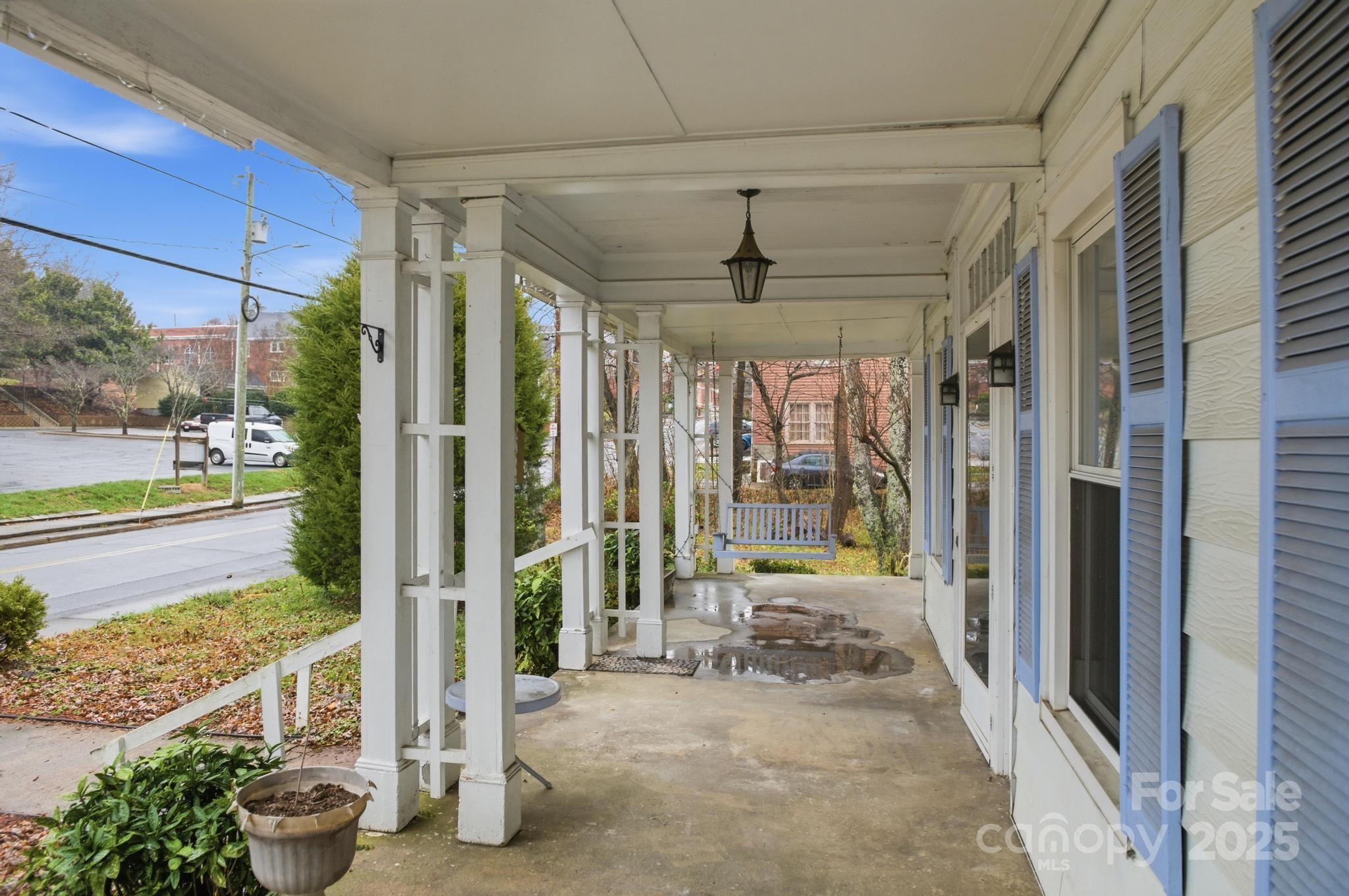 1011 Ashe Avenue NW — Lenoir