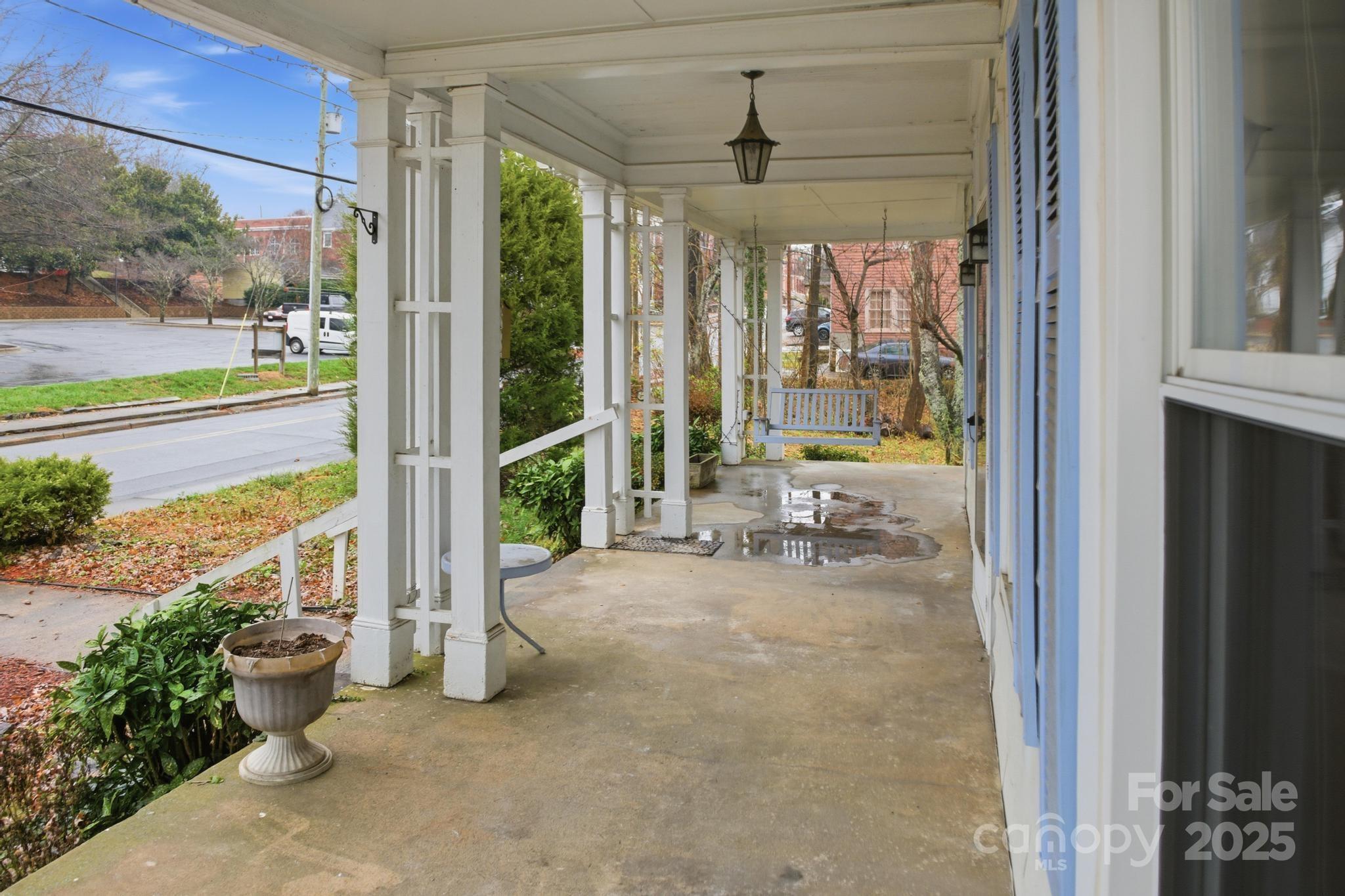 1011 Ashe Avenue NW — Lenoir