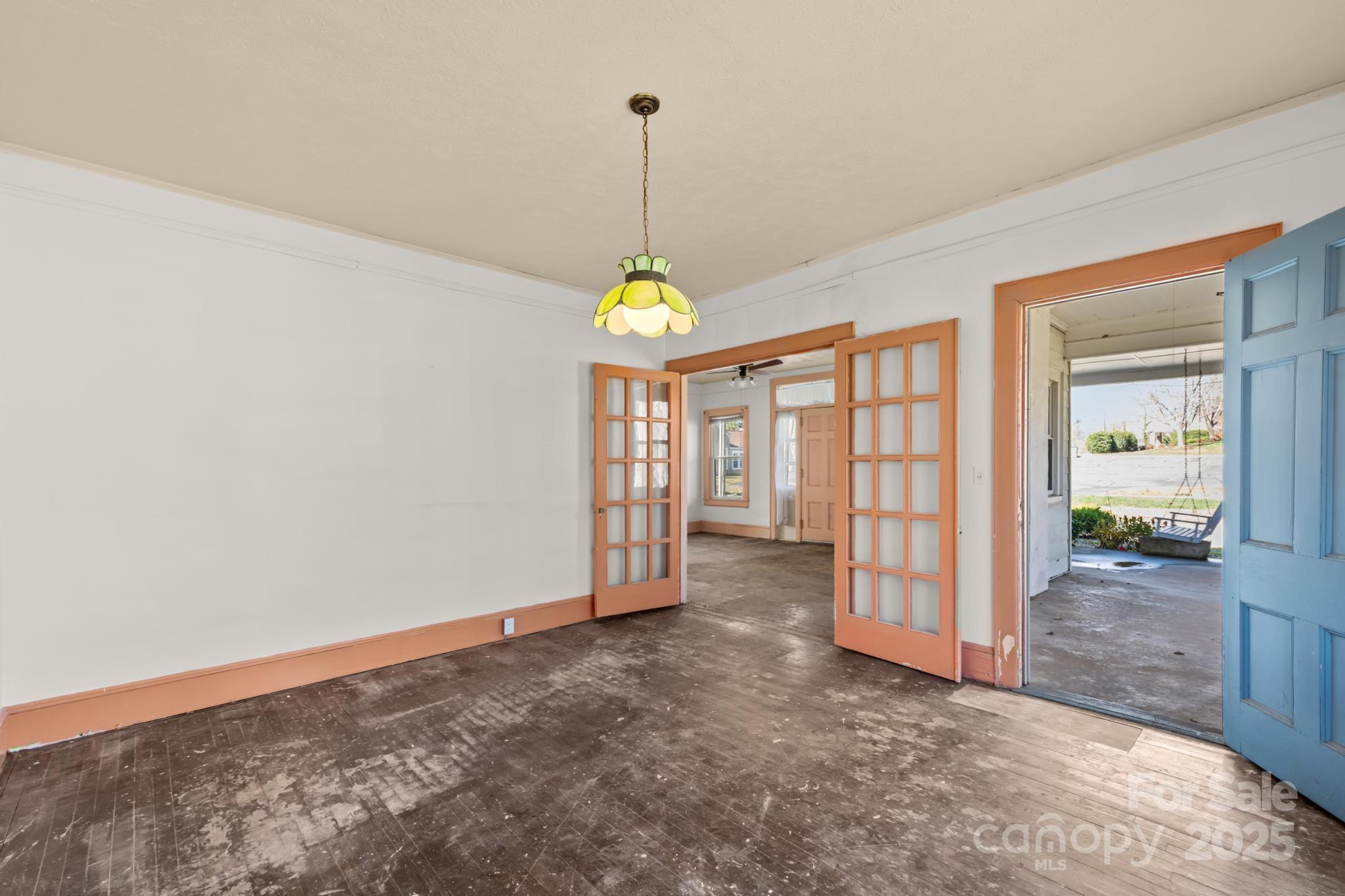 1011 Ashe Avenue NW — Lenoir