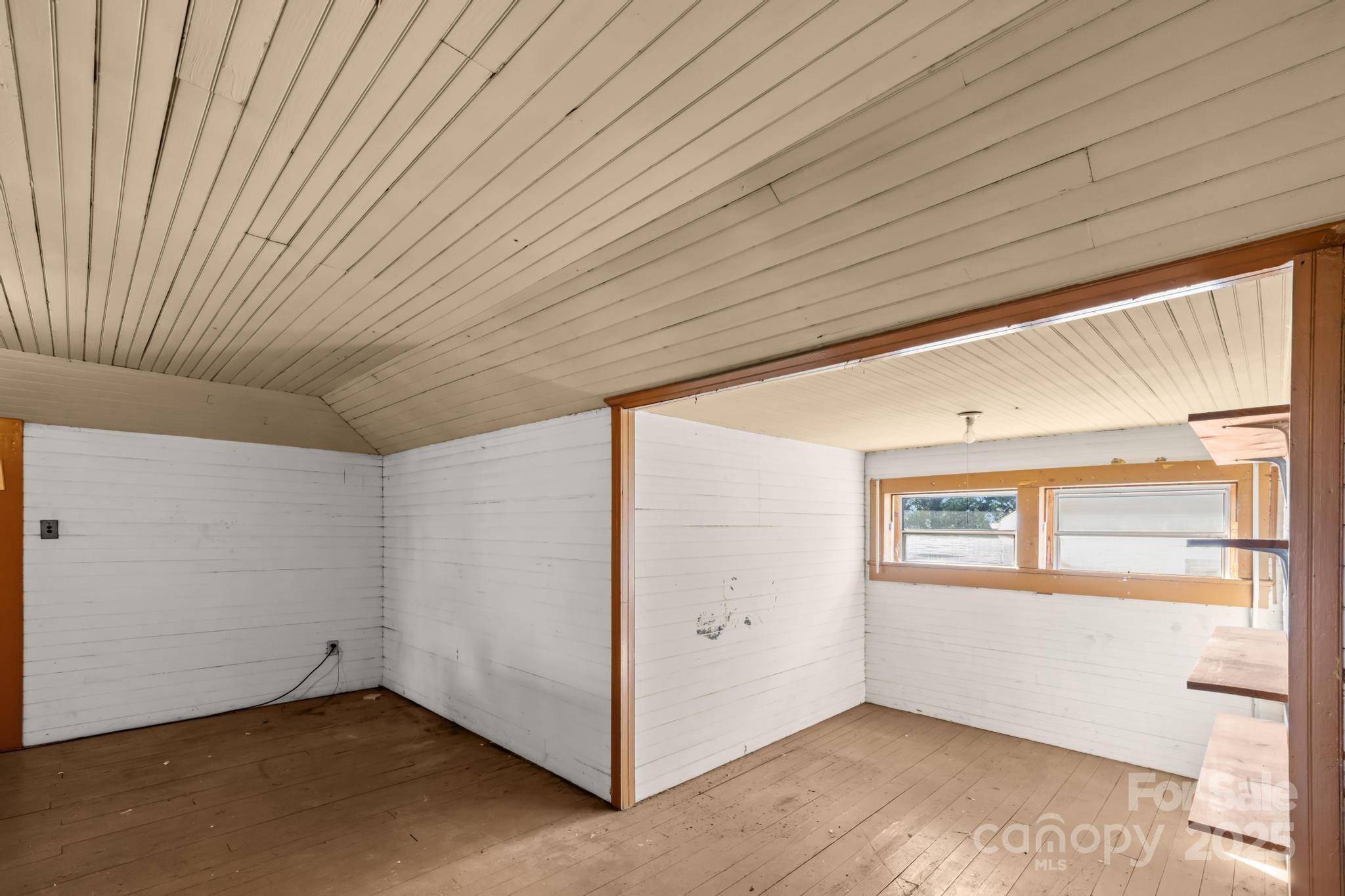 1011 Ashe Avenue NW — Lenoir