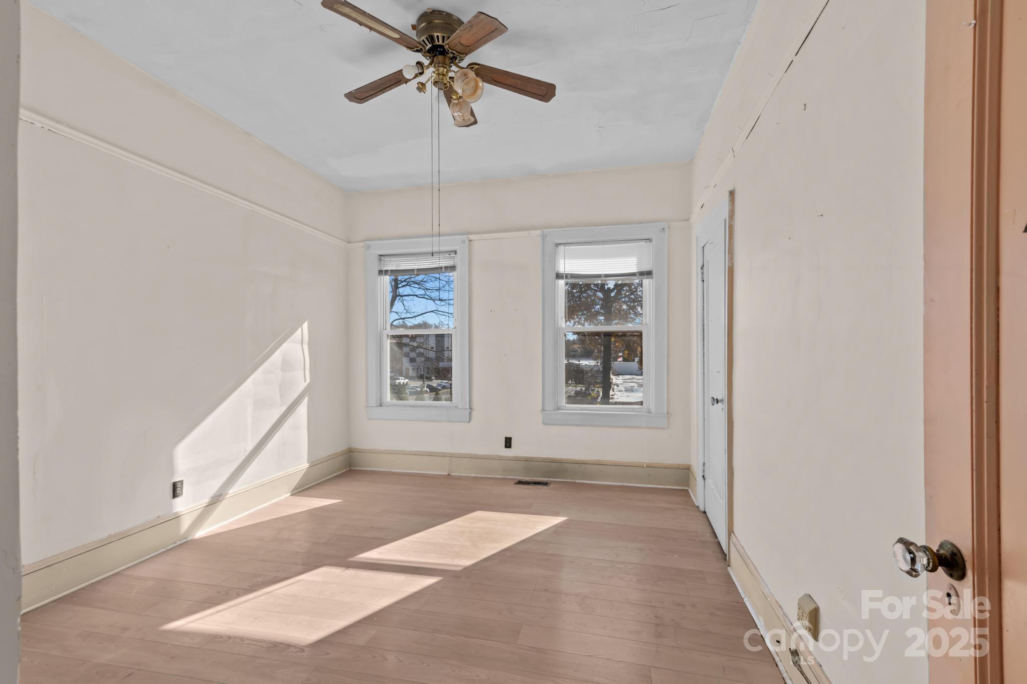 1011 Ashe Avenue NW — Lenoir