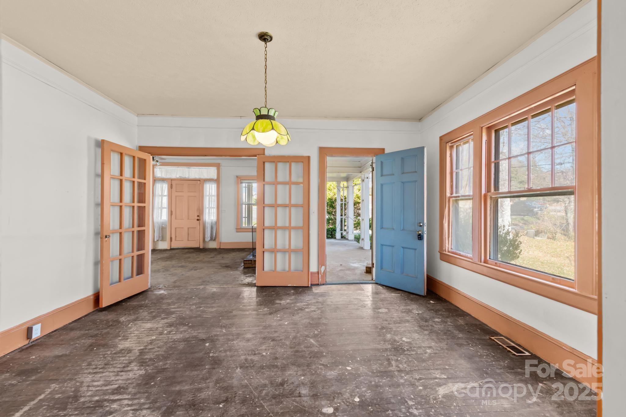 1011 Ashe Avenue NW — Lenoir