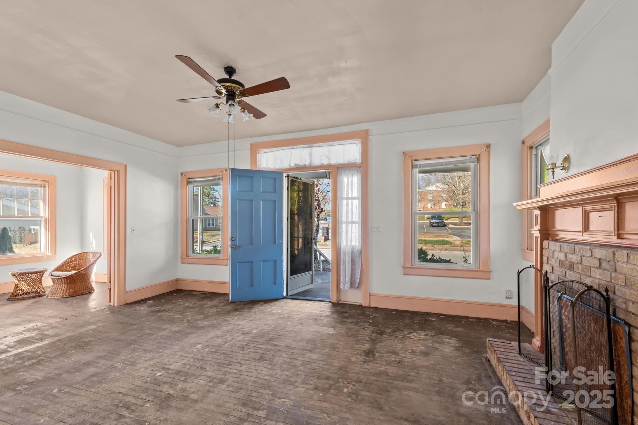 1011 Ashe Avenue NW — Lenoir