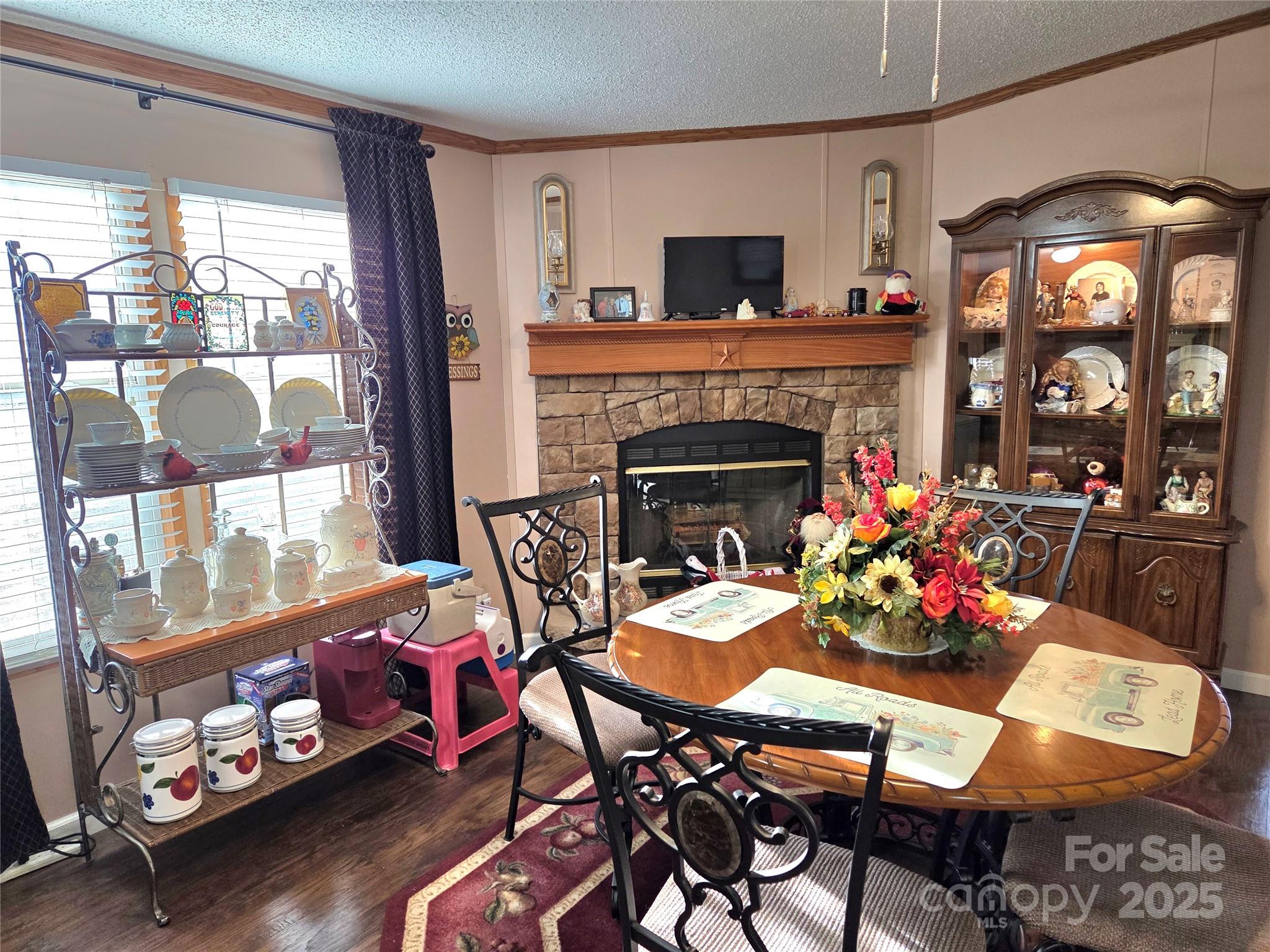1168 Love Valley Road — Clover