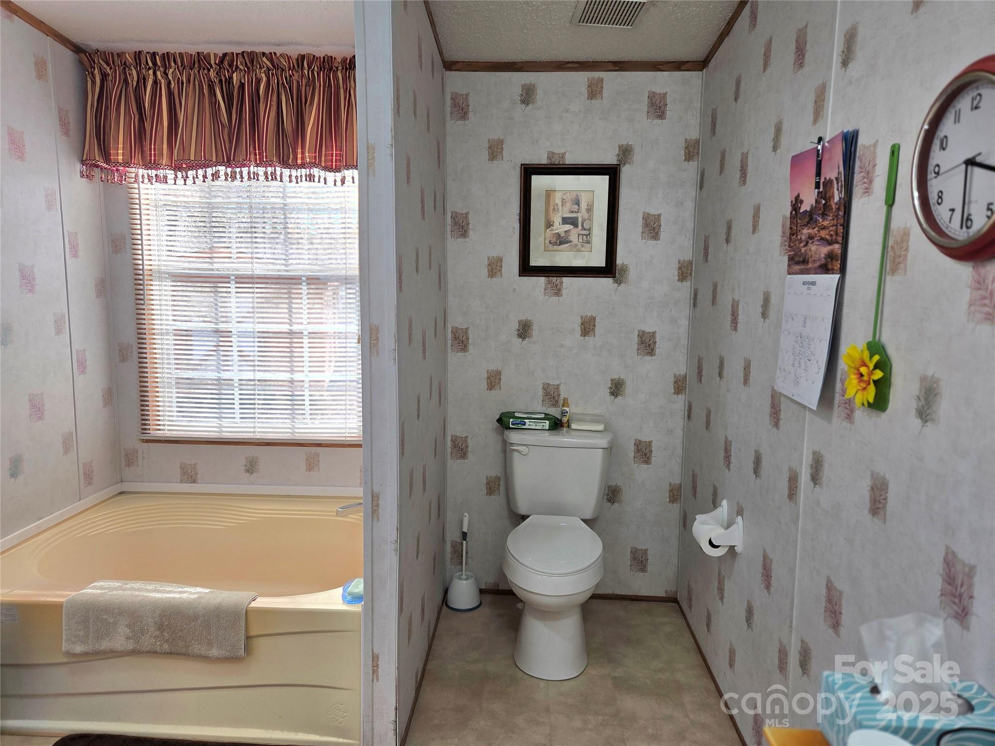 1168 Love Valley Road — Clover
