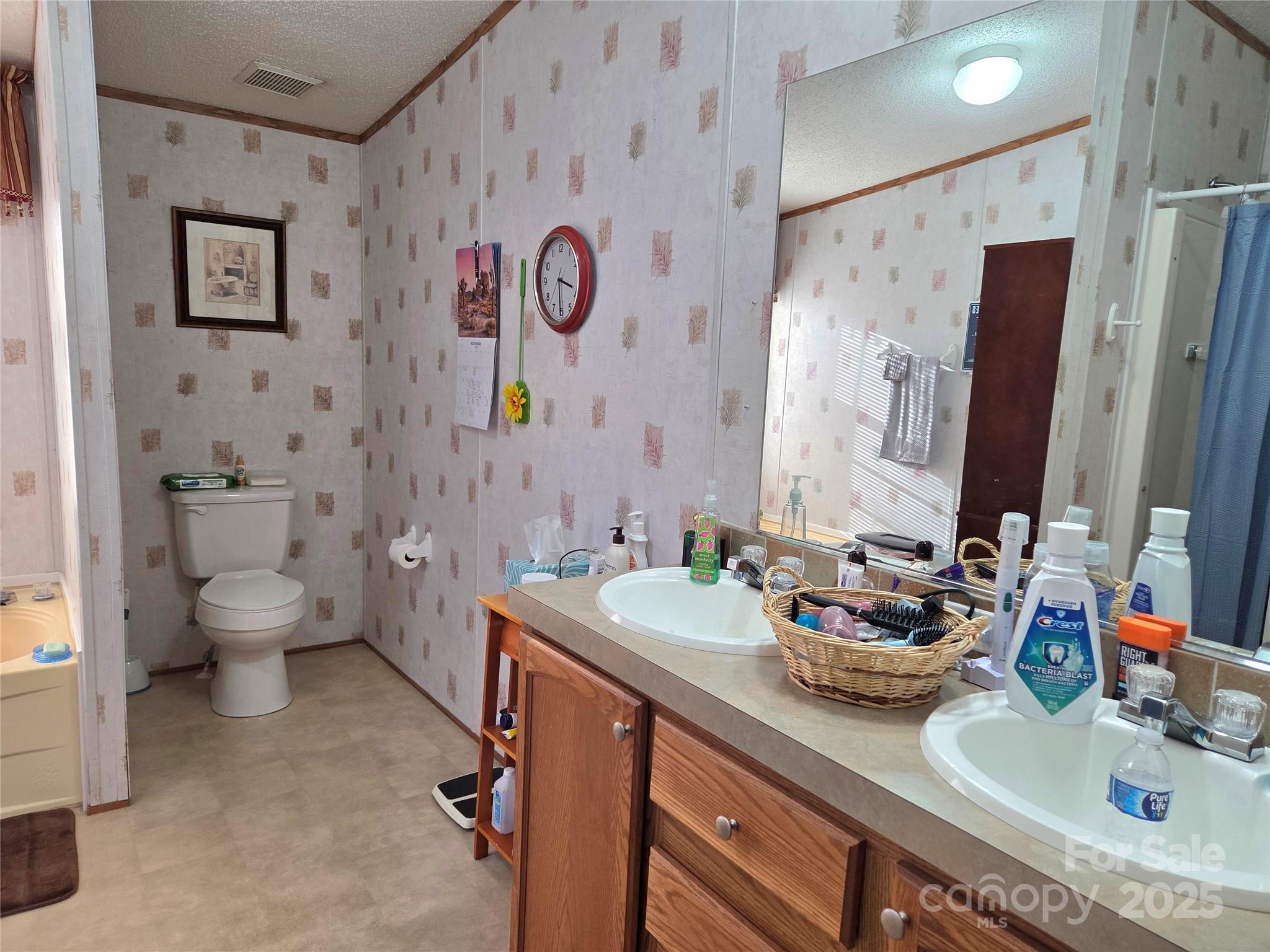 1168 Love Valley Road — Clover
