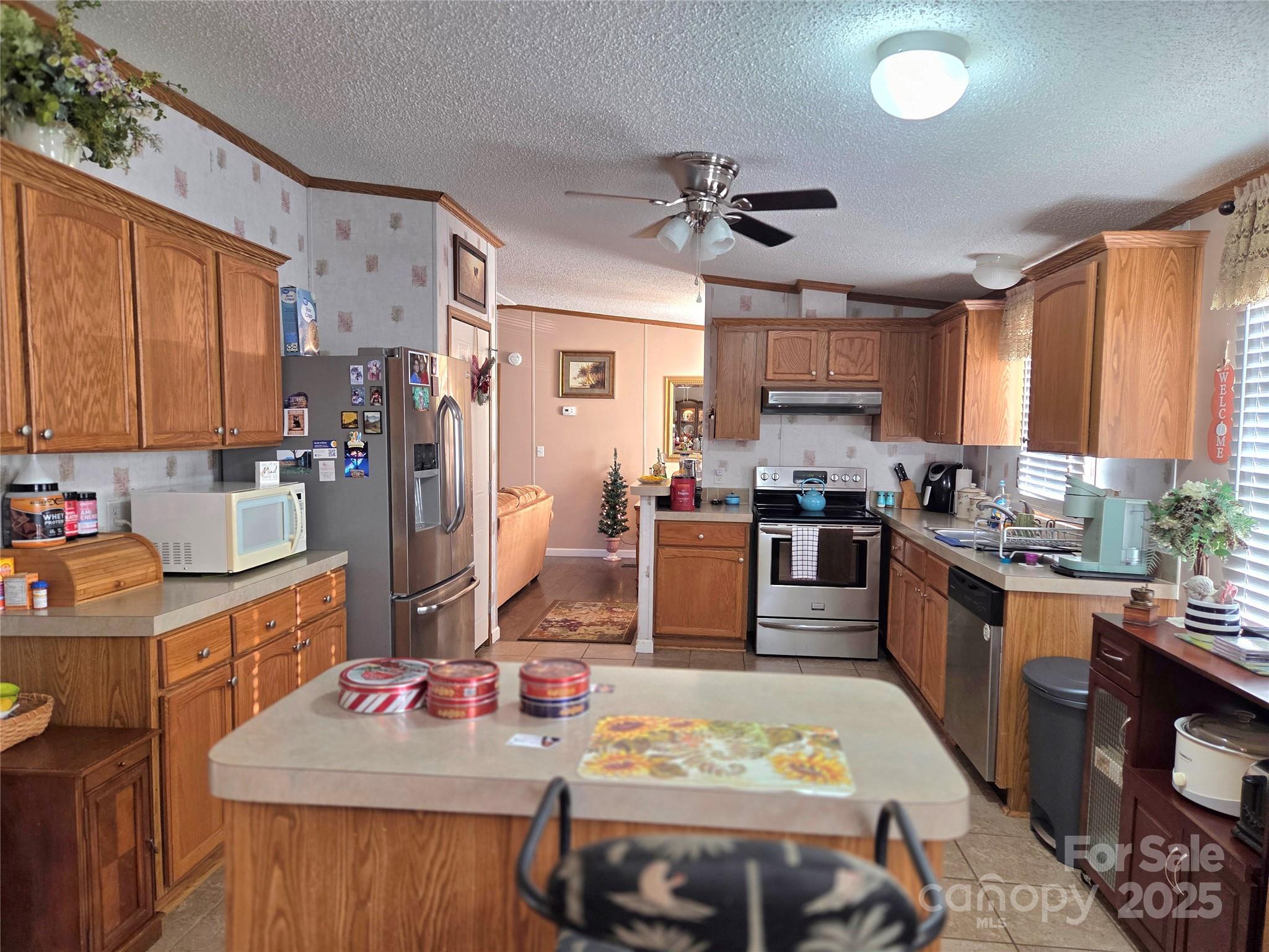 1168 Love Valley Road — Clover