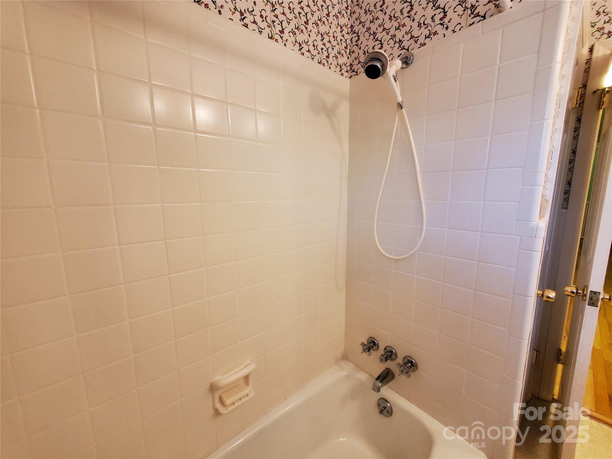 2318 Shaw Avenue — Gastonia