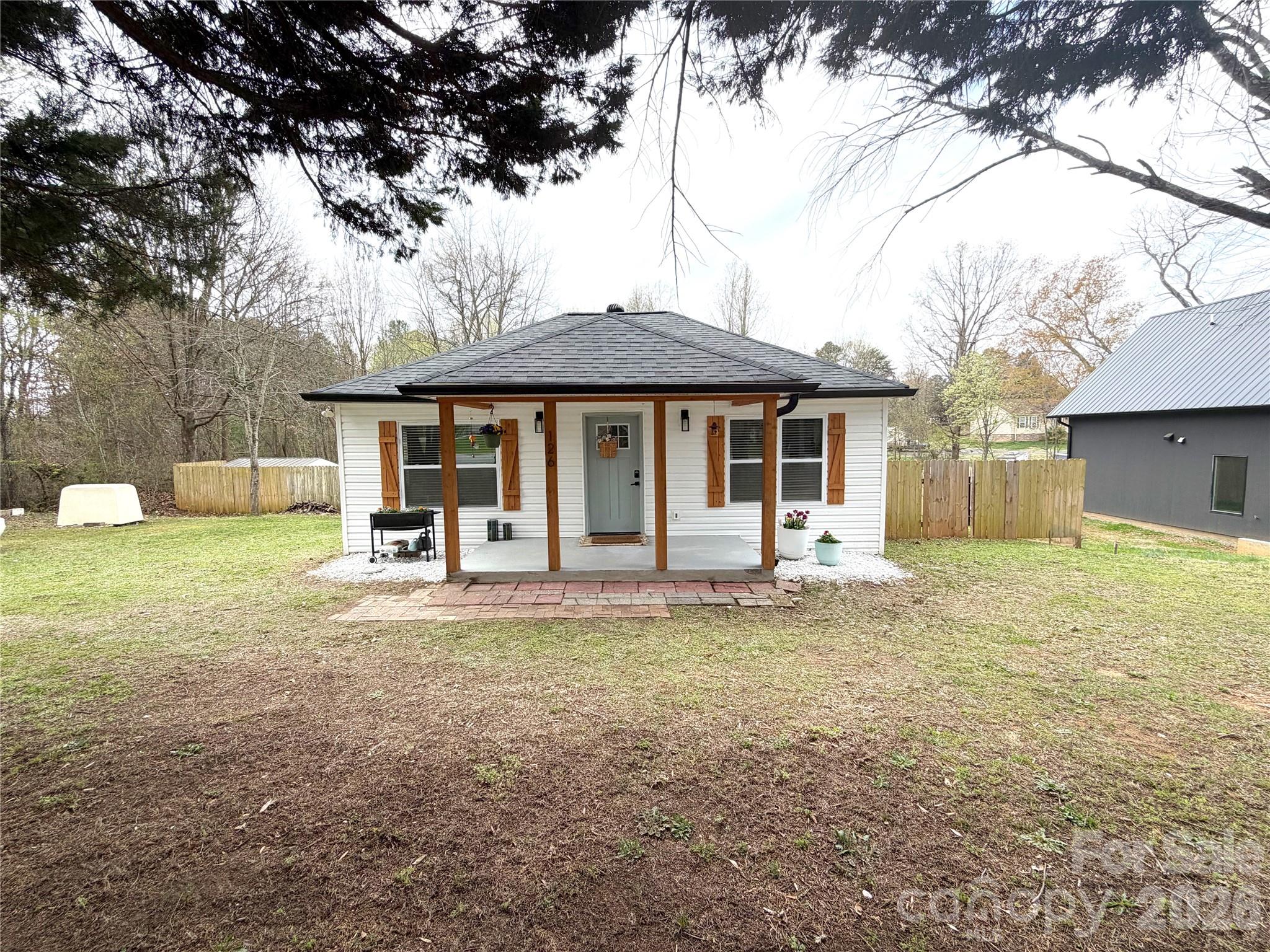 126 Laura Road — Mooresville