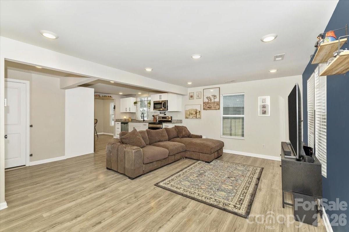 126 Laura Road — Mooresville