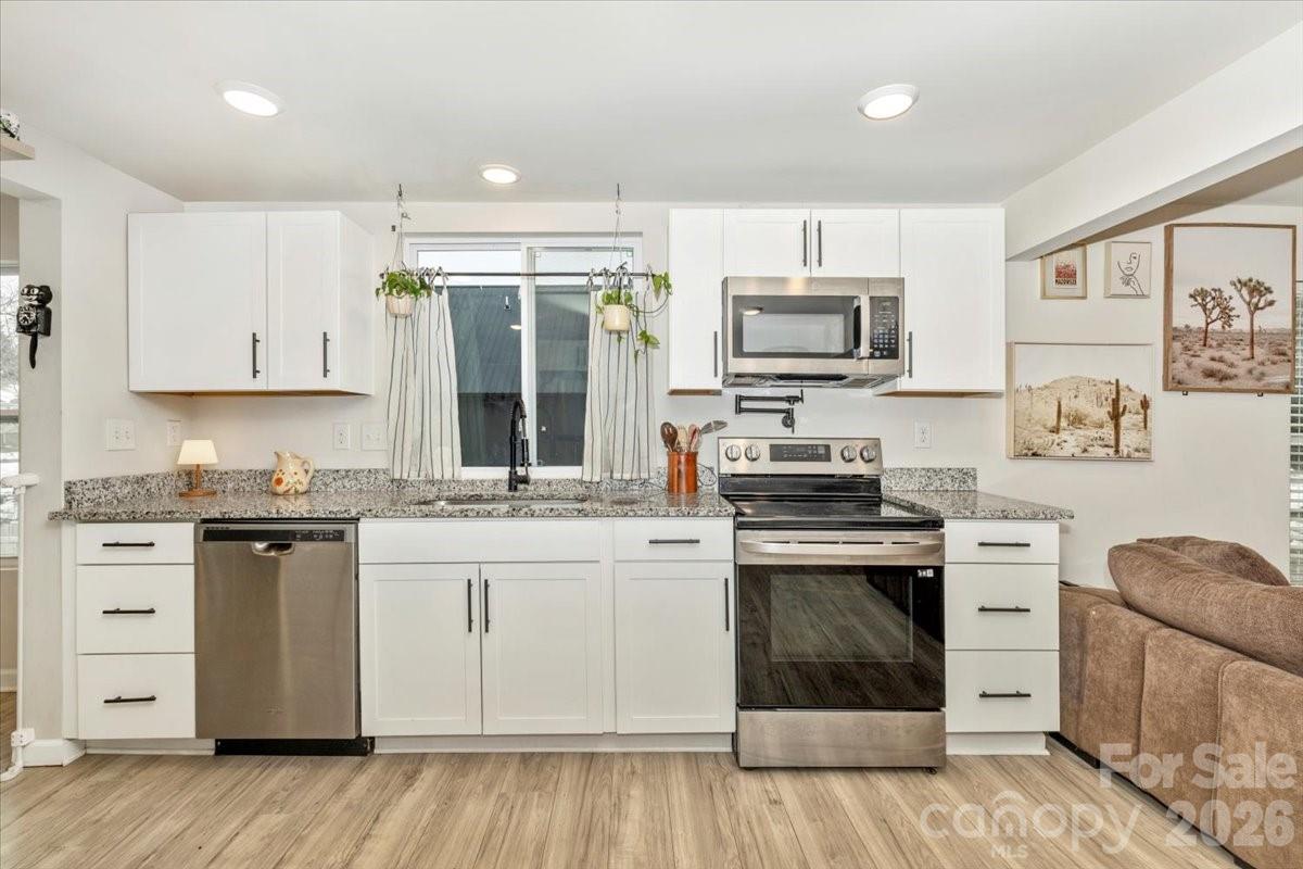 126 Laura Road — Mooresville