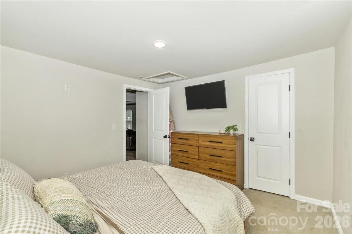 126 Laura Road — Mooresville