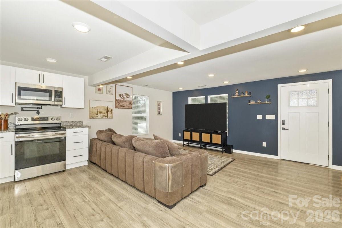 126 Laura Road — Mooresville