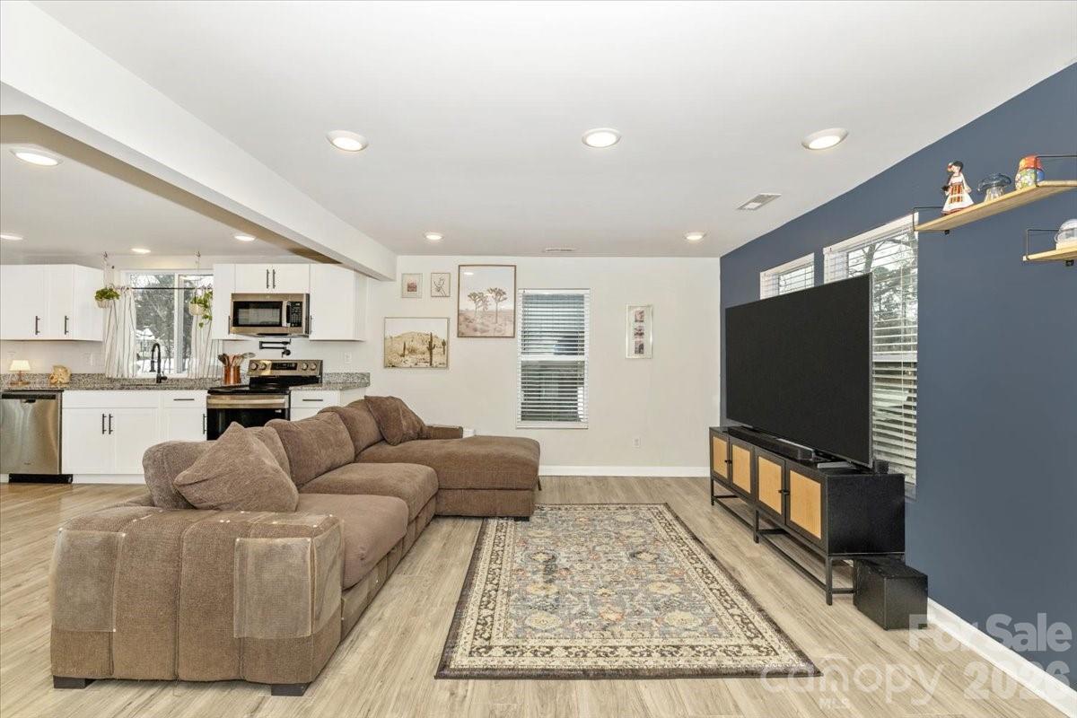 126 Laura Road — Mooresville