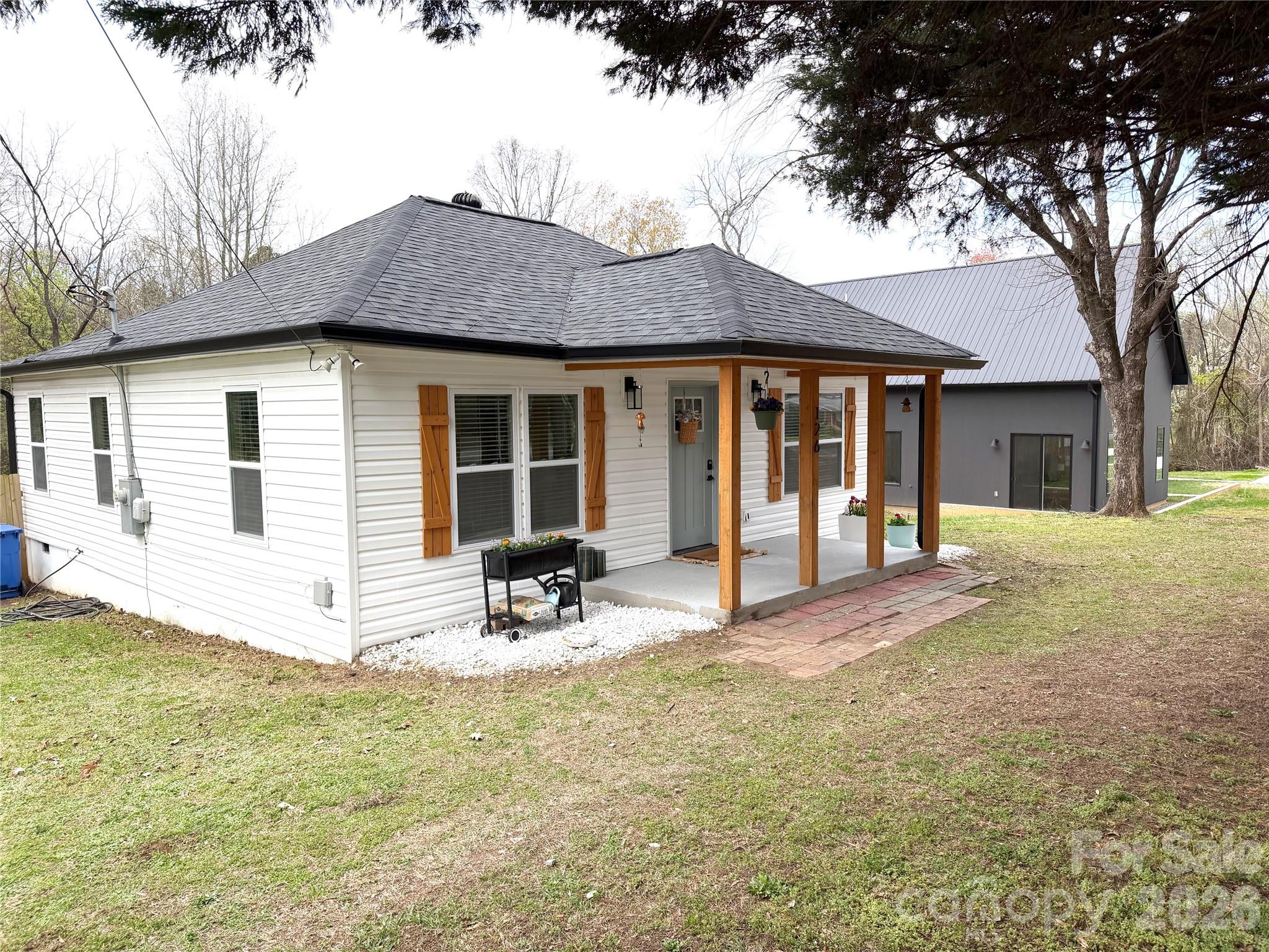 126 Laura Road — Mooresville
