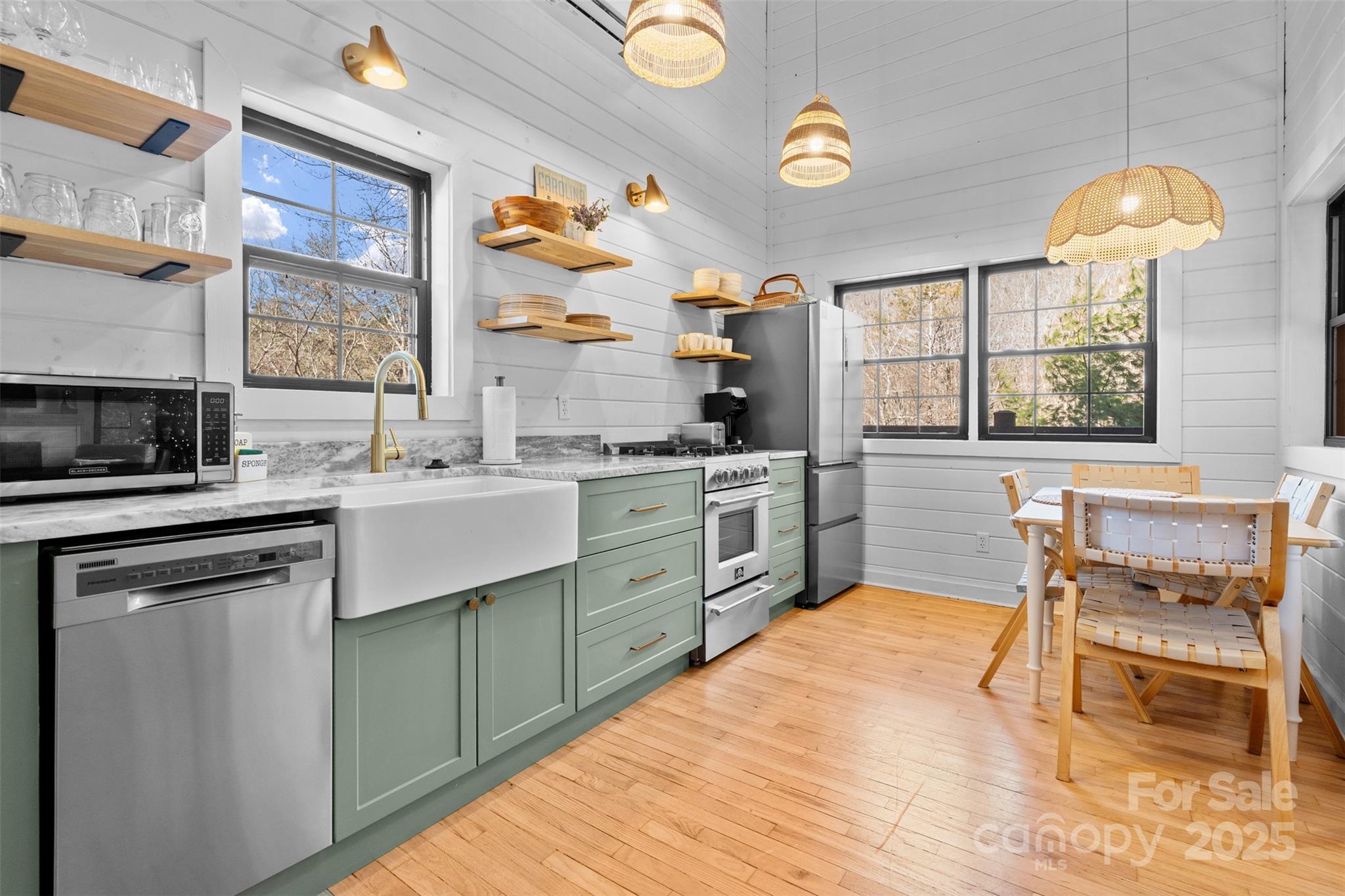 100 Bear Den Mountain View Drive — Spruce Pine
