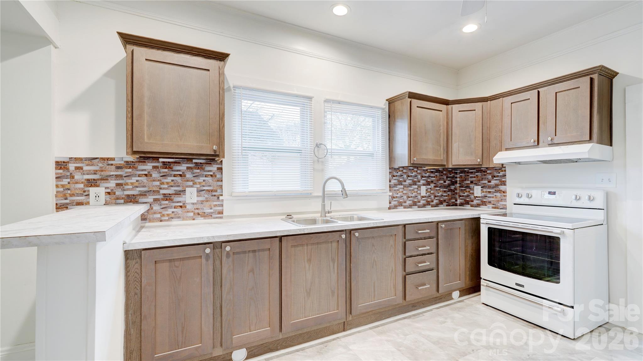 1003 N Cannon Boulevard — Kannapolis