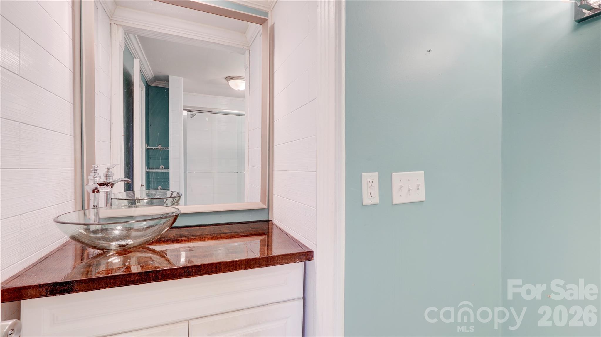 1001 N Cannon Boulevard — Kannapolis