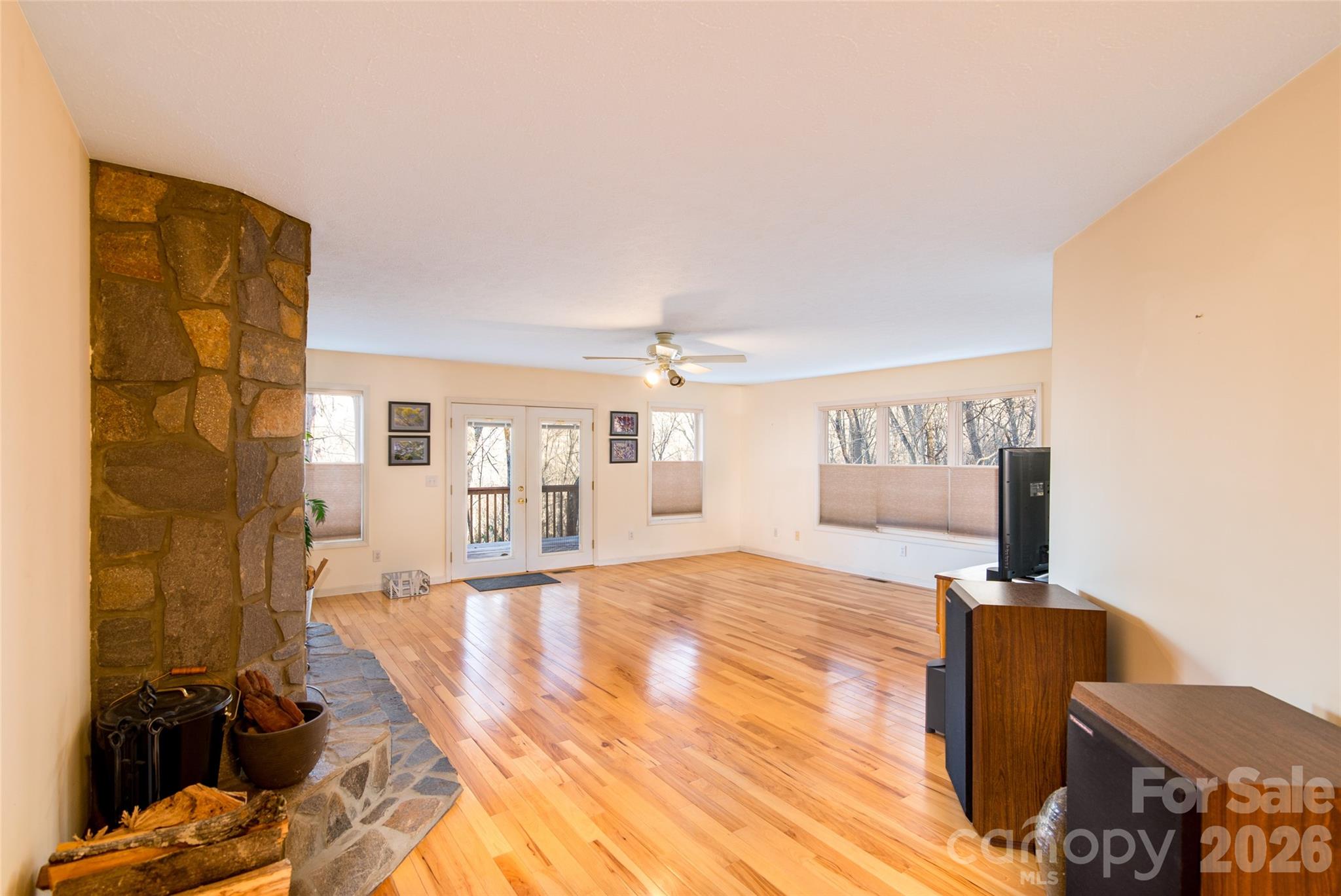 194 Ridgeview Drive — Whittier