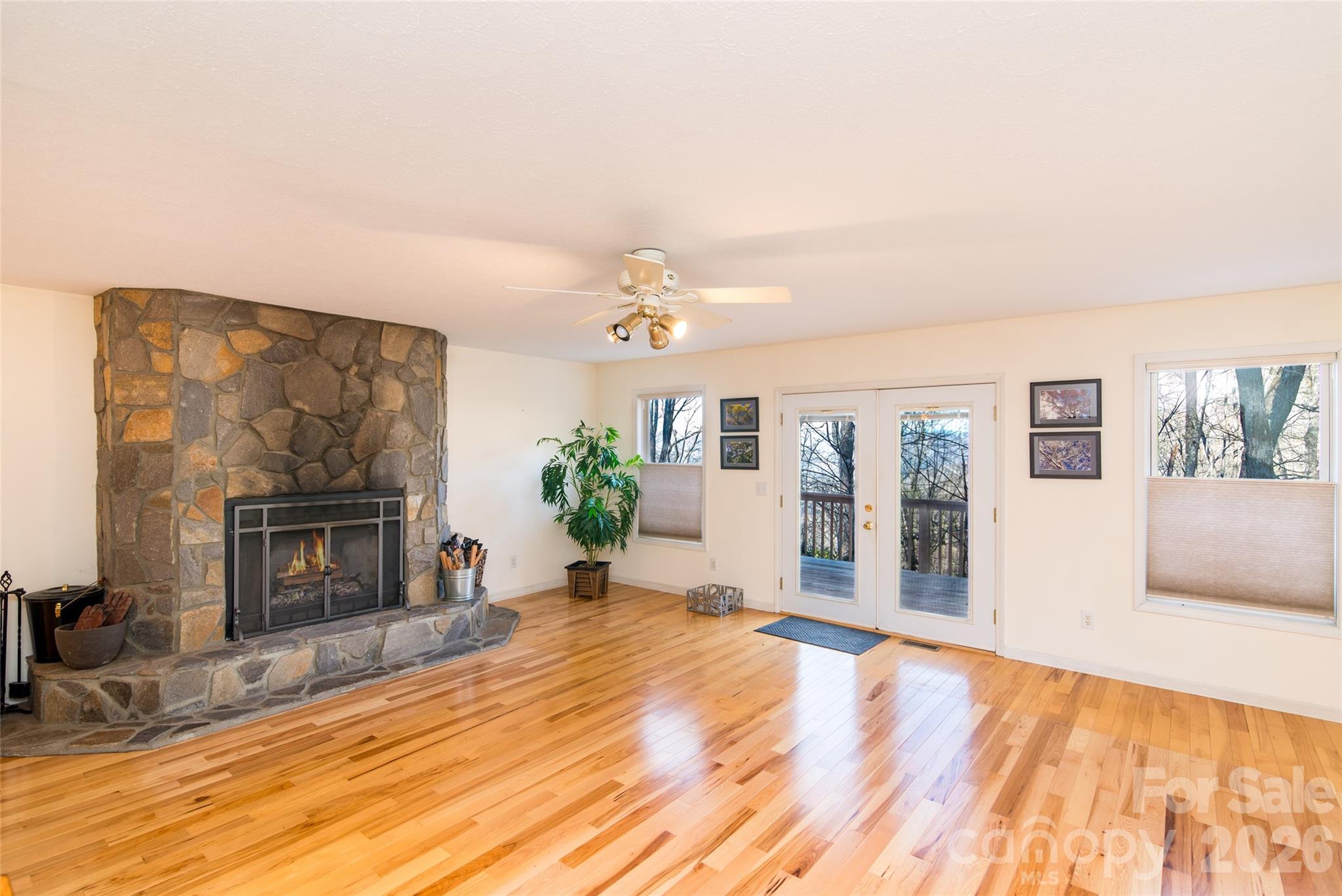 194 Ridgeview Drive — Whittier