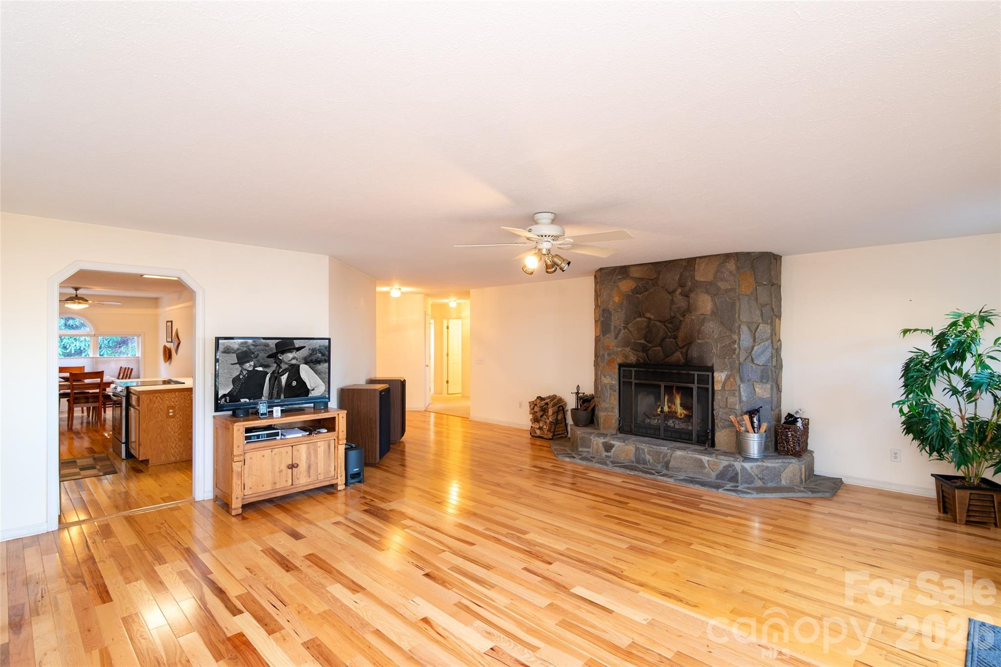 194 Ridgeview Drive — Whittier