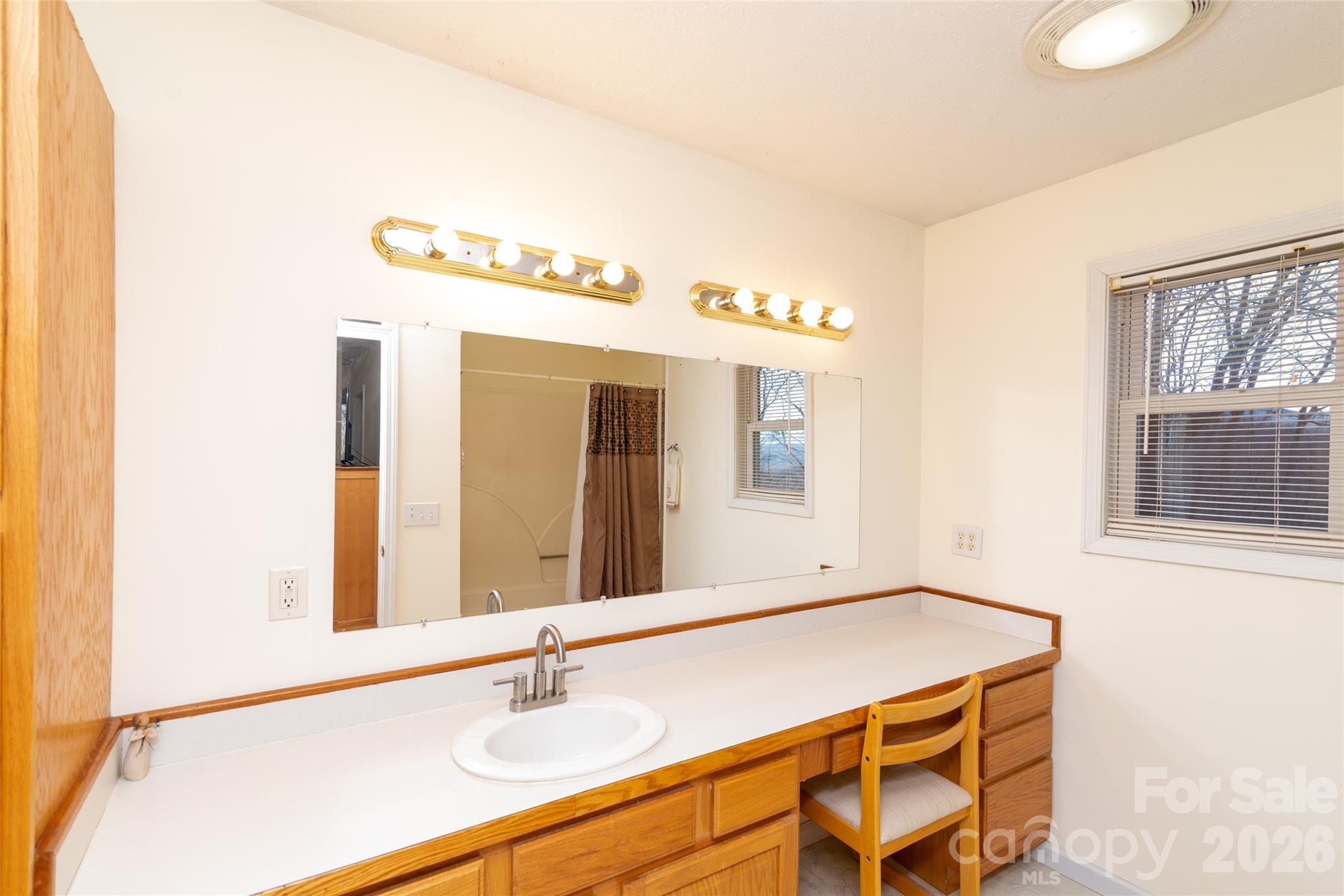 194 Ridgeview Drive — Whittier