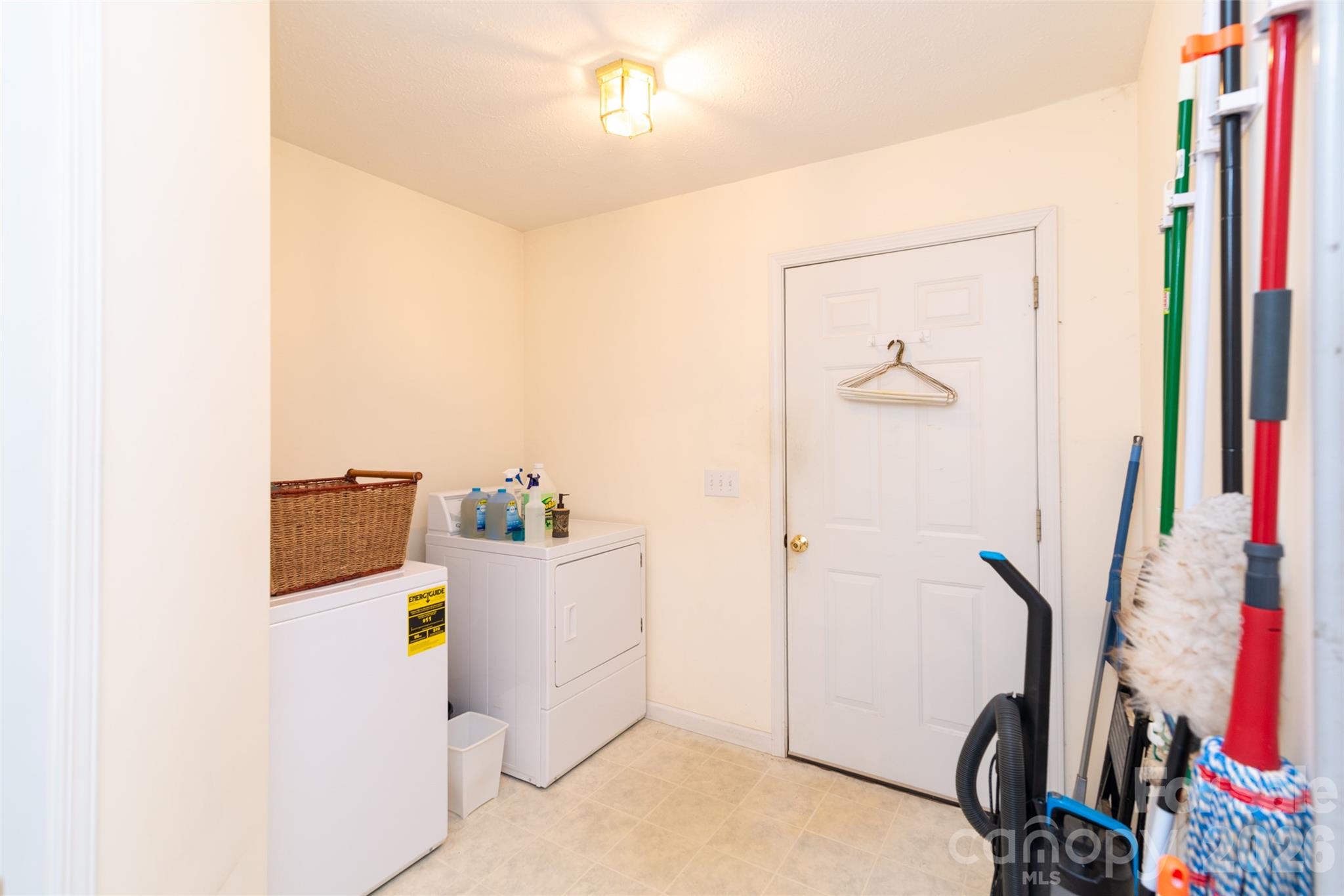 194 Ridgeview Drive — Whittier