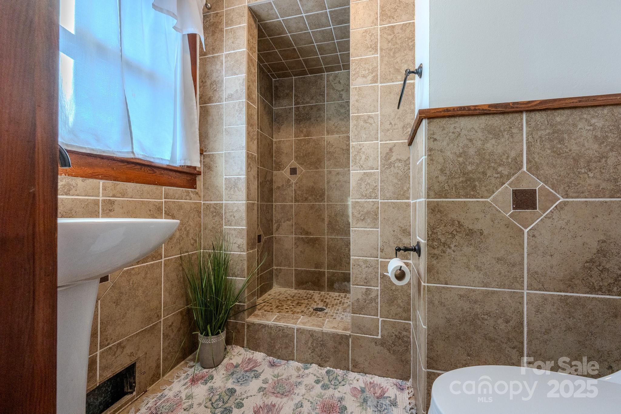 127 Reid Queen Drive — Little Switzerland