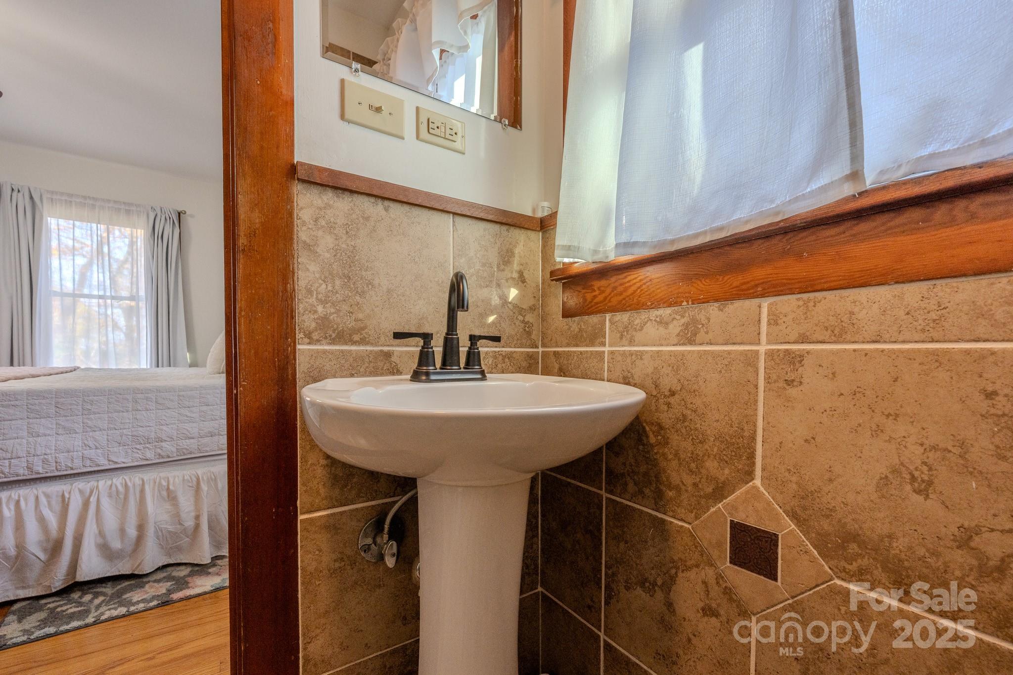 127 Reid Queen Drive — Little Switzerland