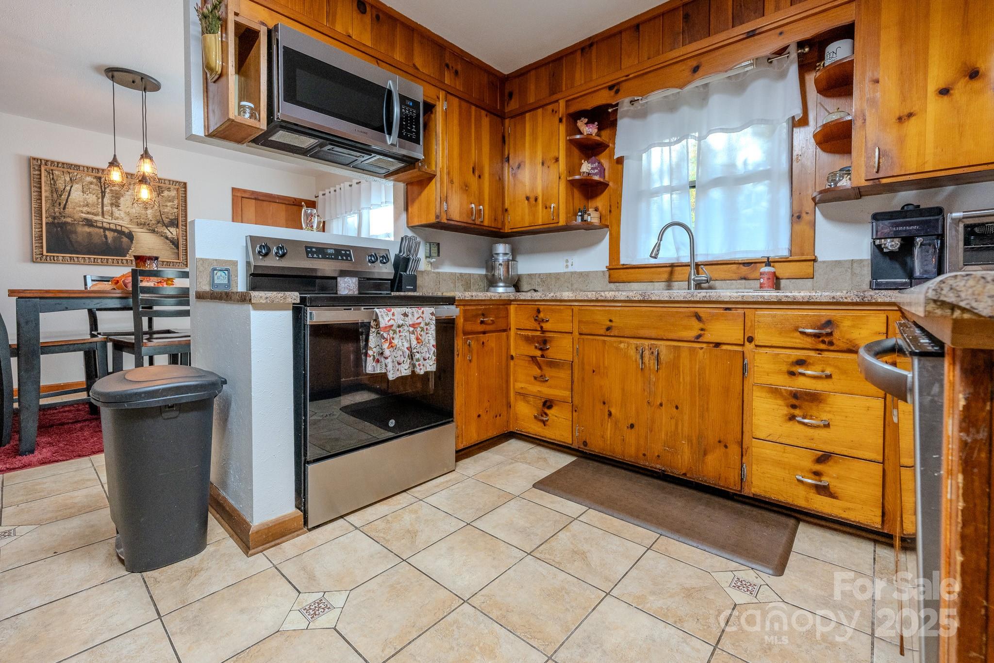 127 Reid Queen Drive — Little Switzerland