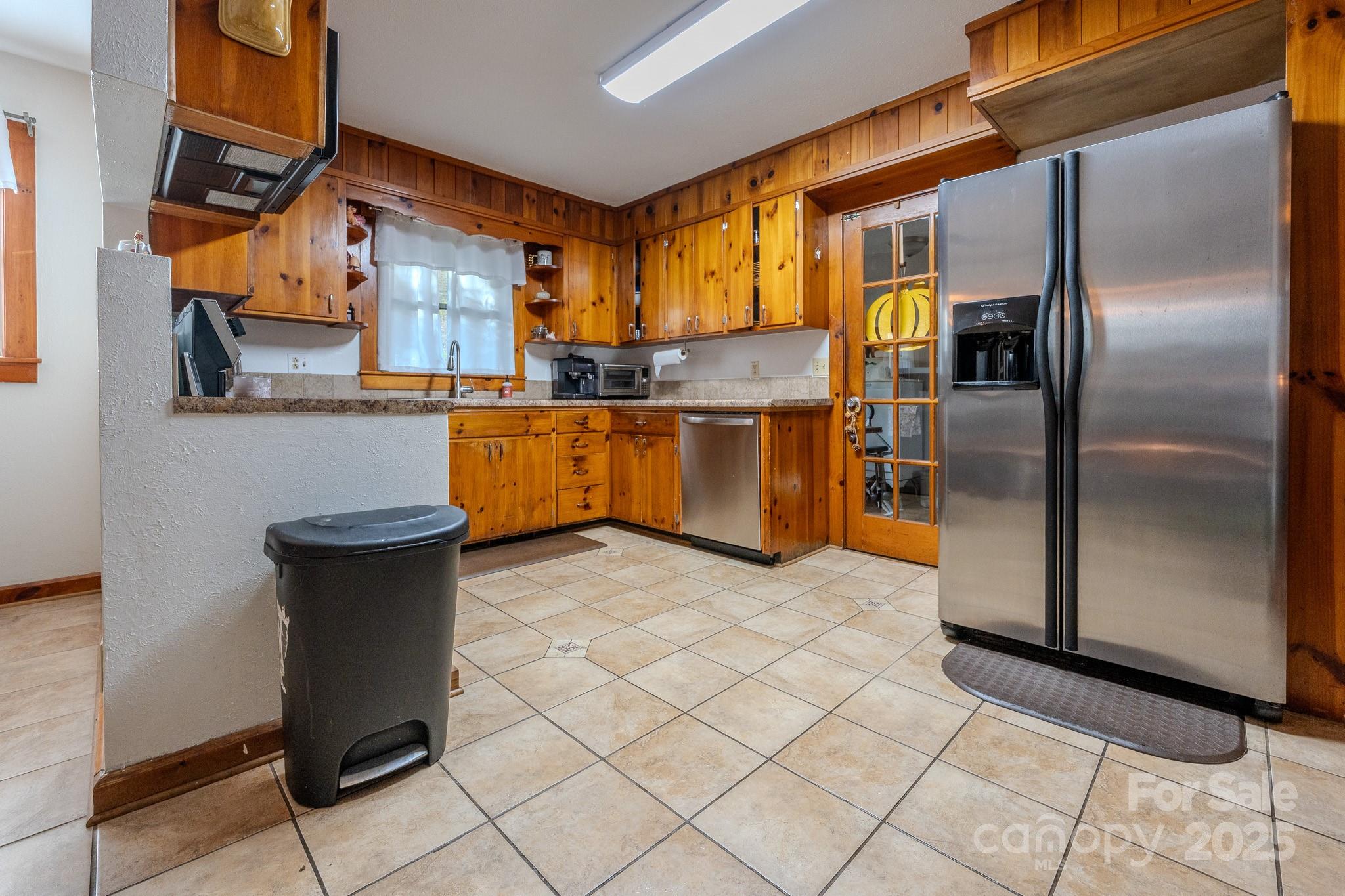 127 Reid Queen Drive — Little Switzerland